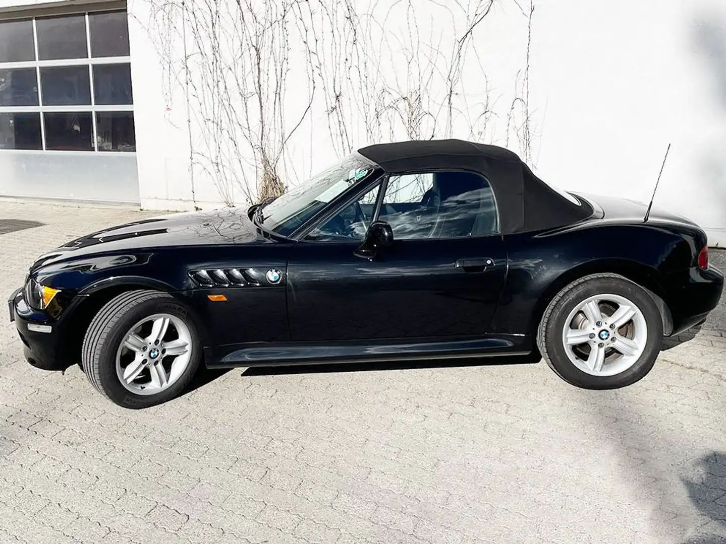 BMW Z3 Roadster 1.9i - Top Zustand crna - 1
