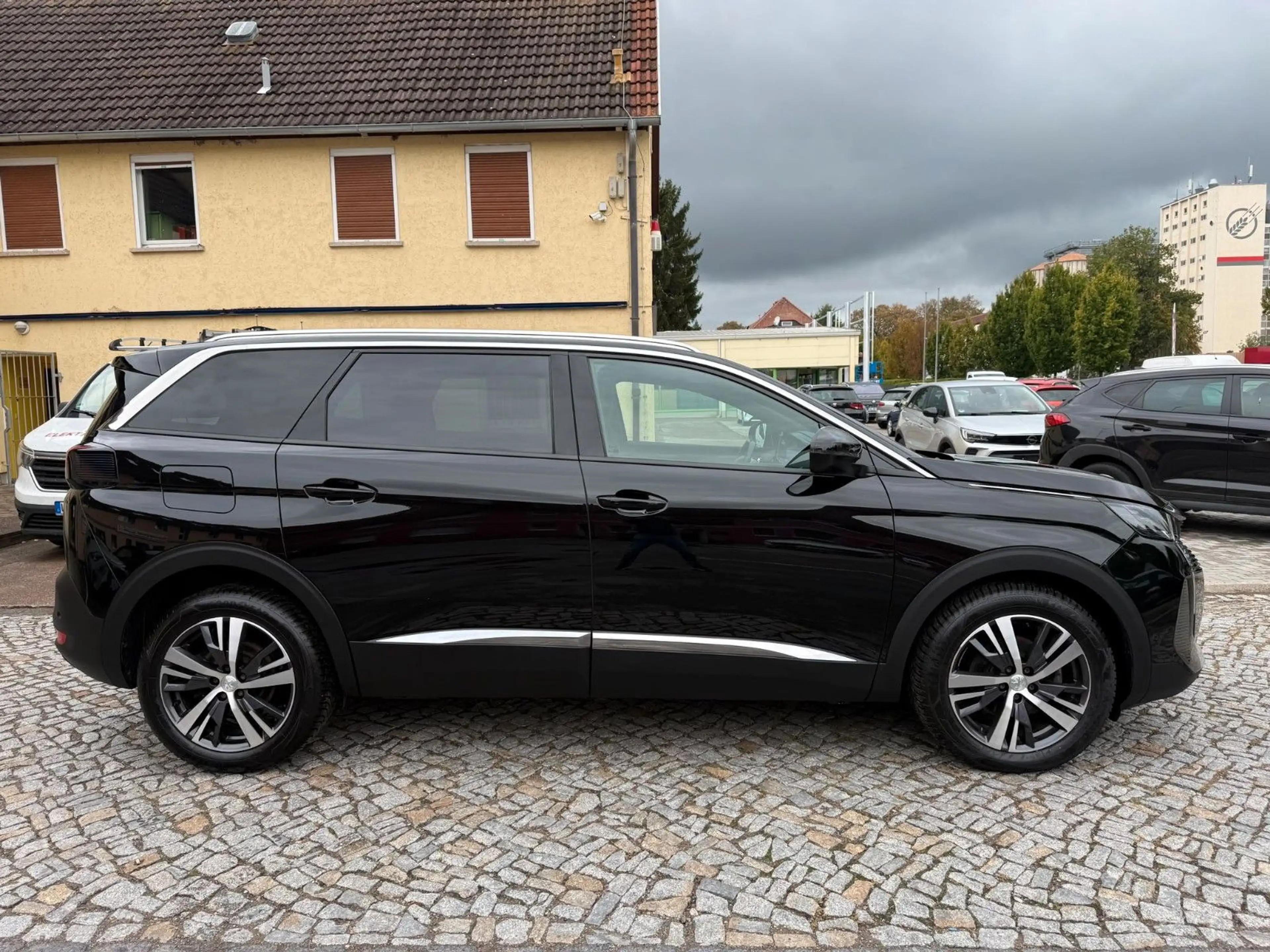 Peugeot 5008 1.5 Blue-HDI Allure Pack EAT8 Automatik — photo 6