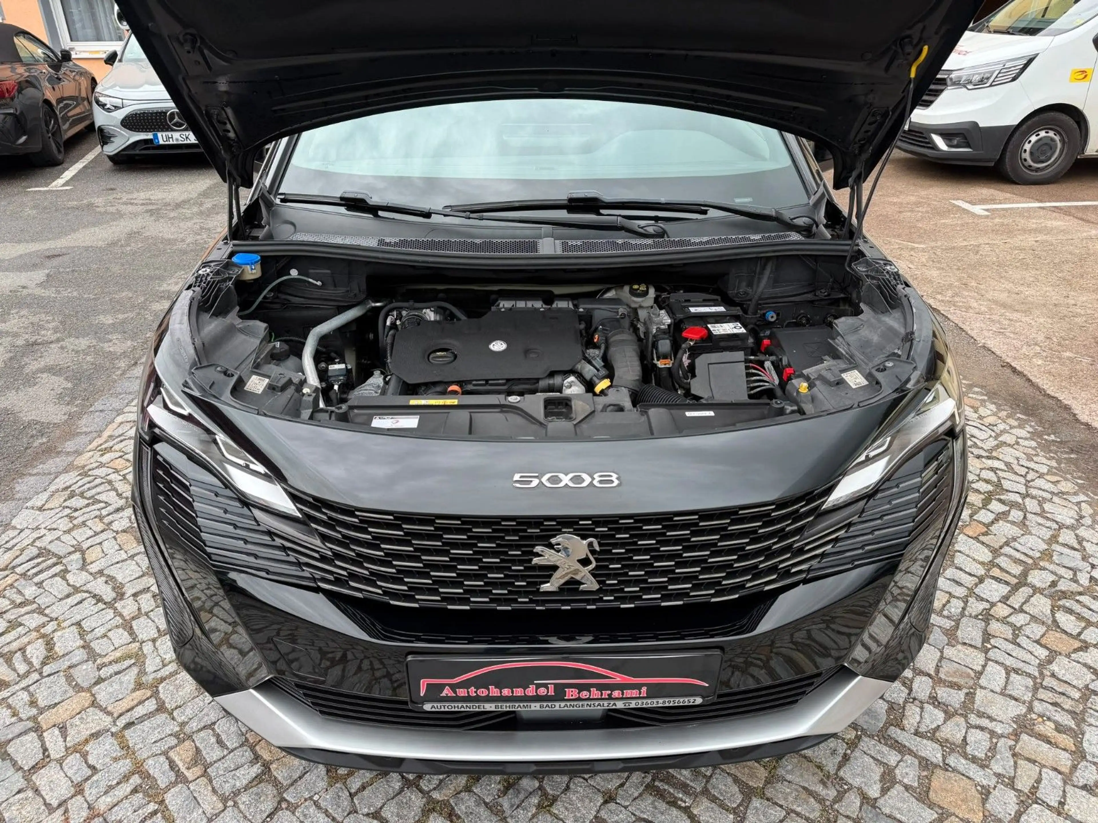 Peugeot 5008 1.5 Blue-HDI Allure Pack EAT8 Automatik — photo 11