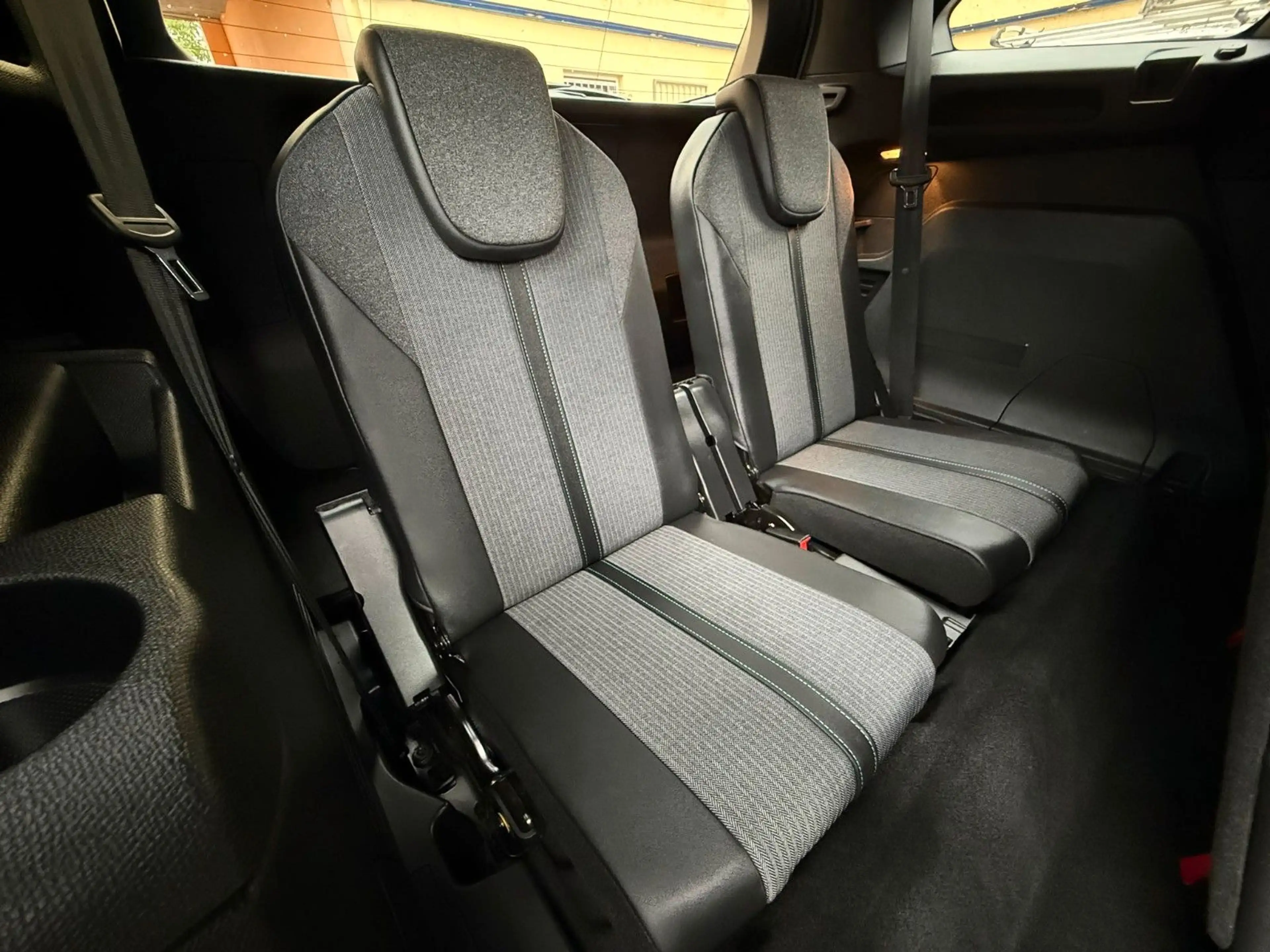 Peugeot 5008 1.5 Blue-HDI Allure Pack EAT8 Automatik — photo 15