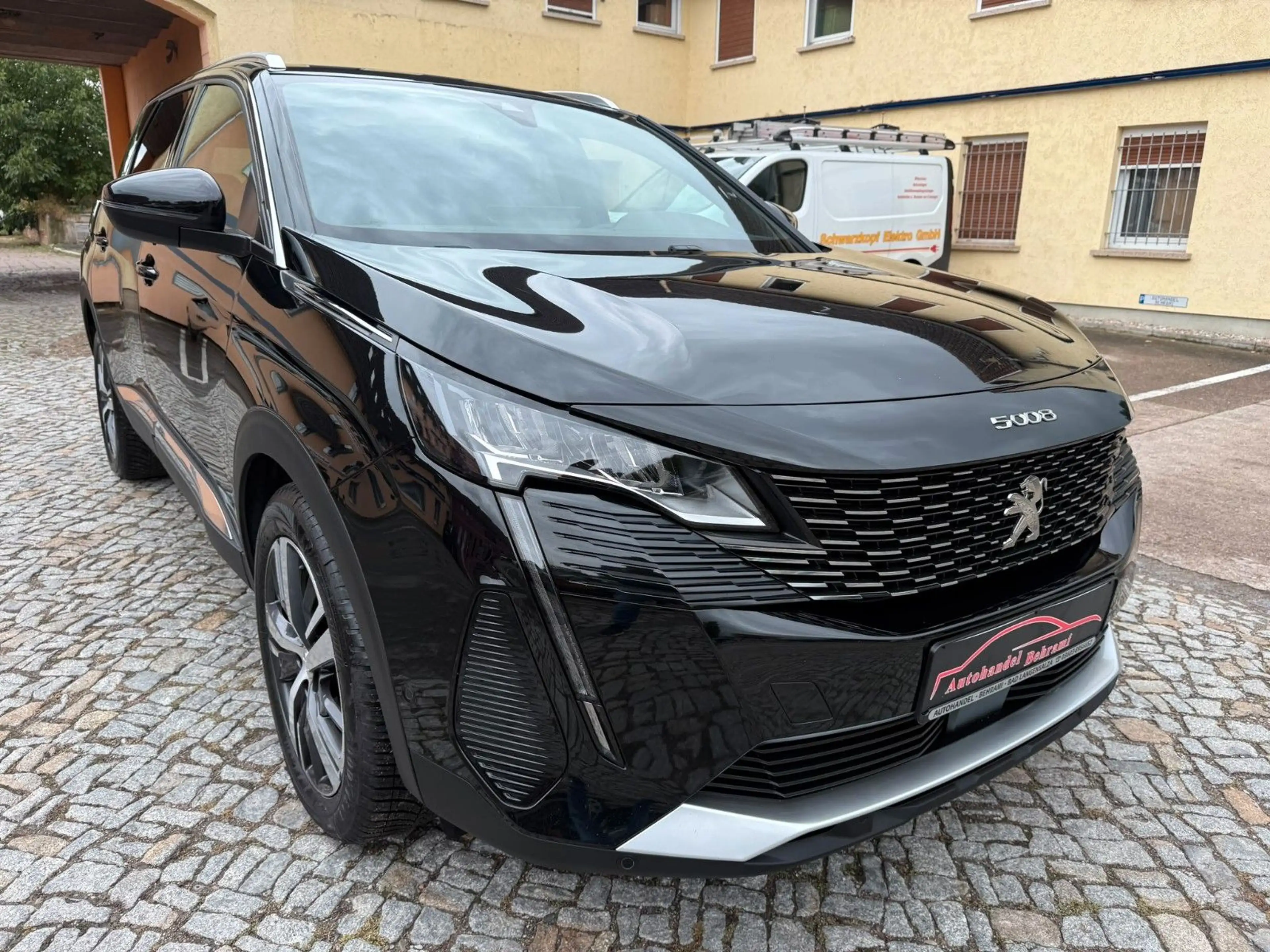 Peugeot 5008 1.5 Blue-HDI Allure Pack EAT8 Automatik — photo 4