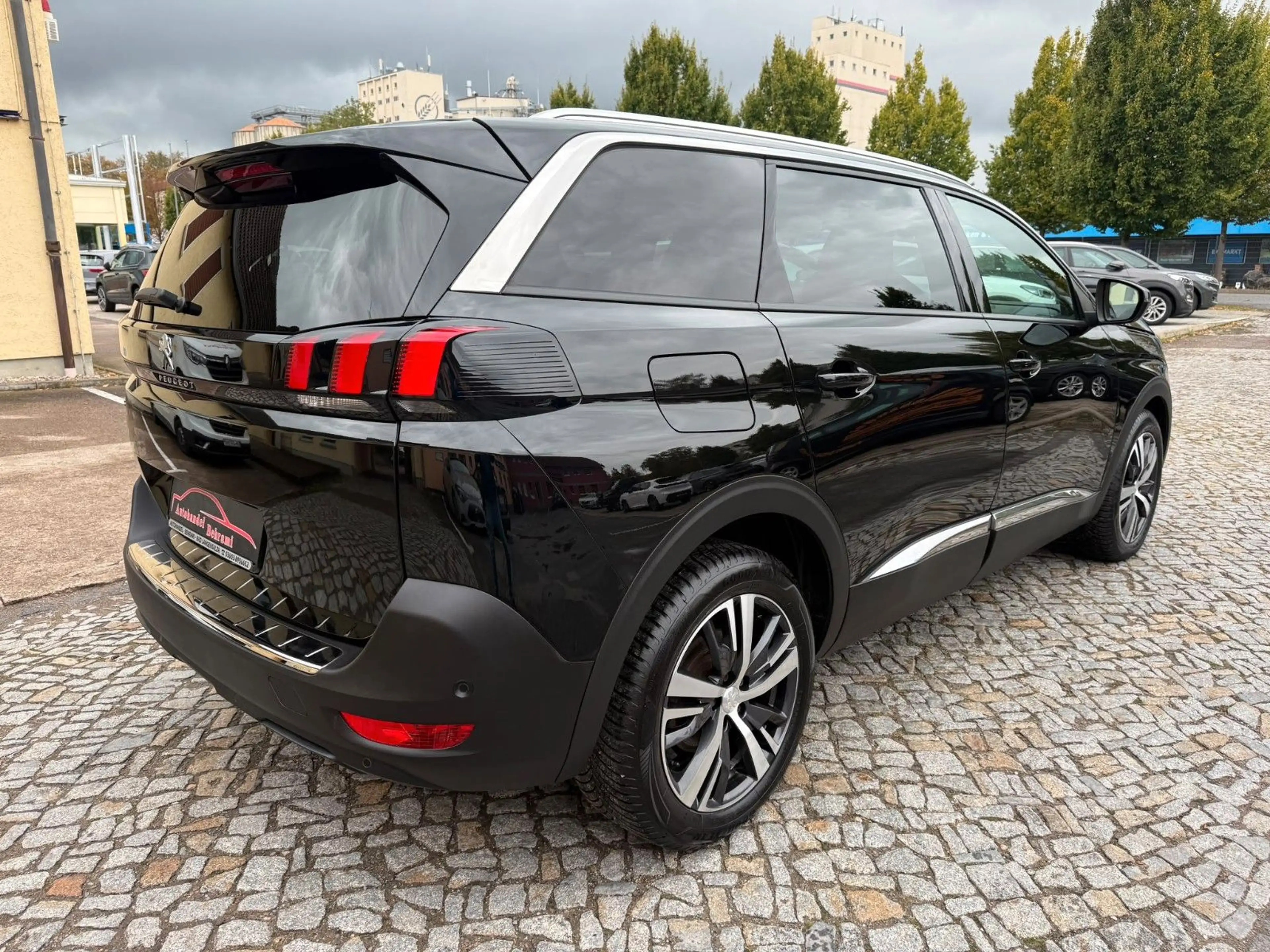 Peugeot 5008 1.5 Blue-HDI Allure Pack EAT8 Automatik — photo 2
