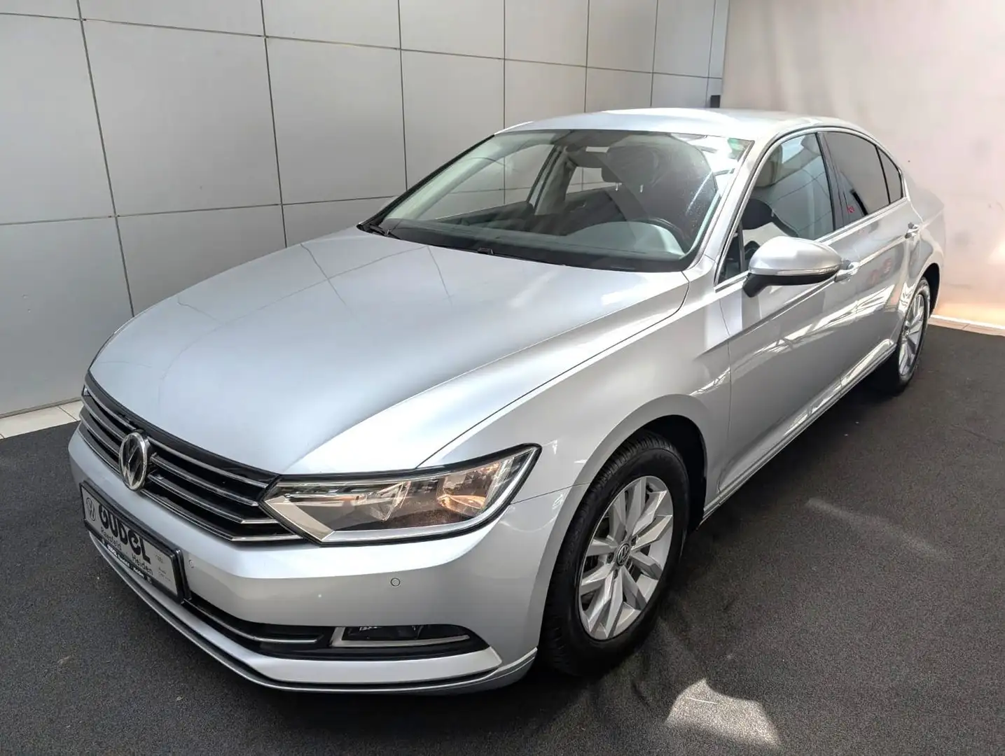 Volkswagen Passat Lim. 2.0 TDI Comf. AHK VK nur an Gewerbe! Zilver - 2