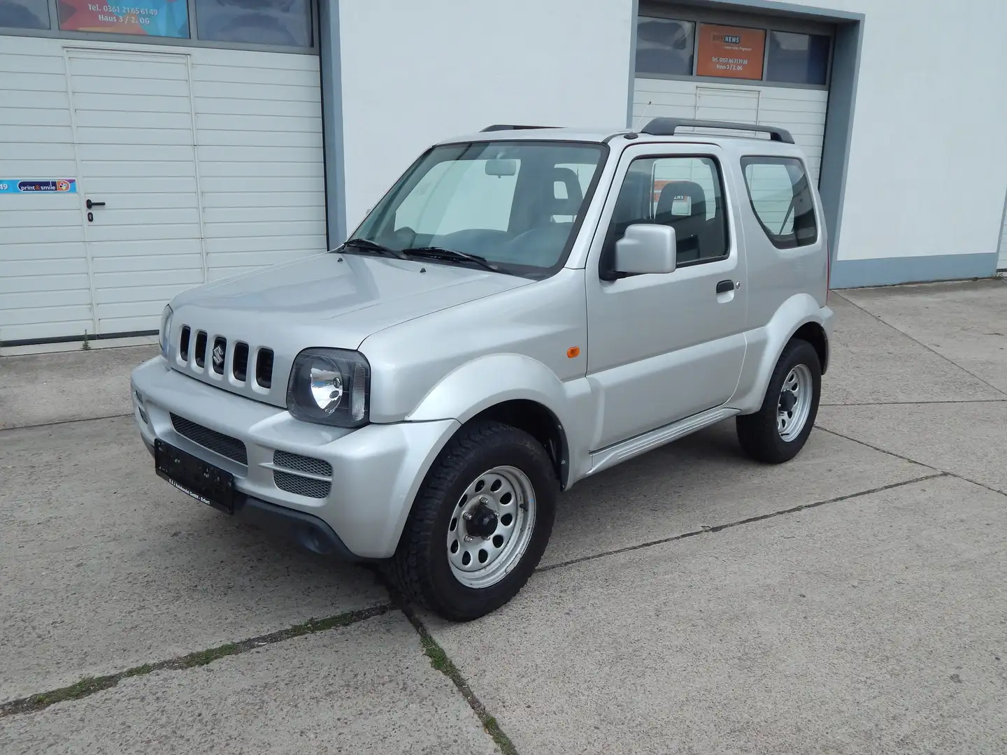 Suzuki Jimny Club*2.HAND*TÜV-NEU*140 TKM*A.H.K.*ALLRAD* Plateado - 1