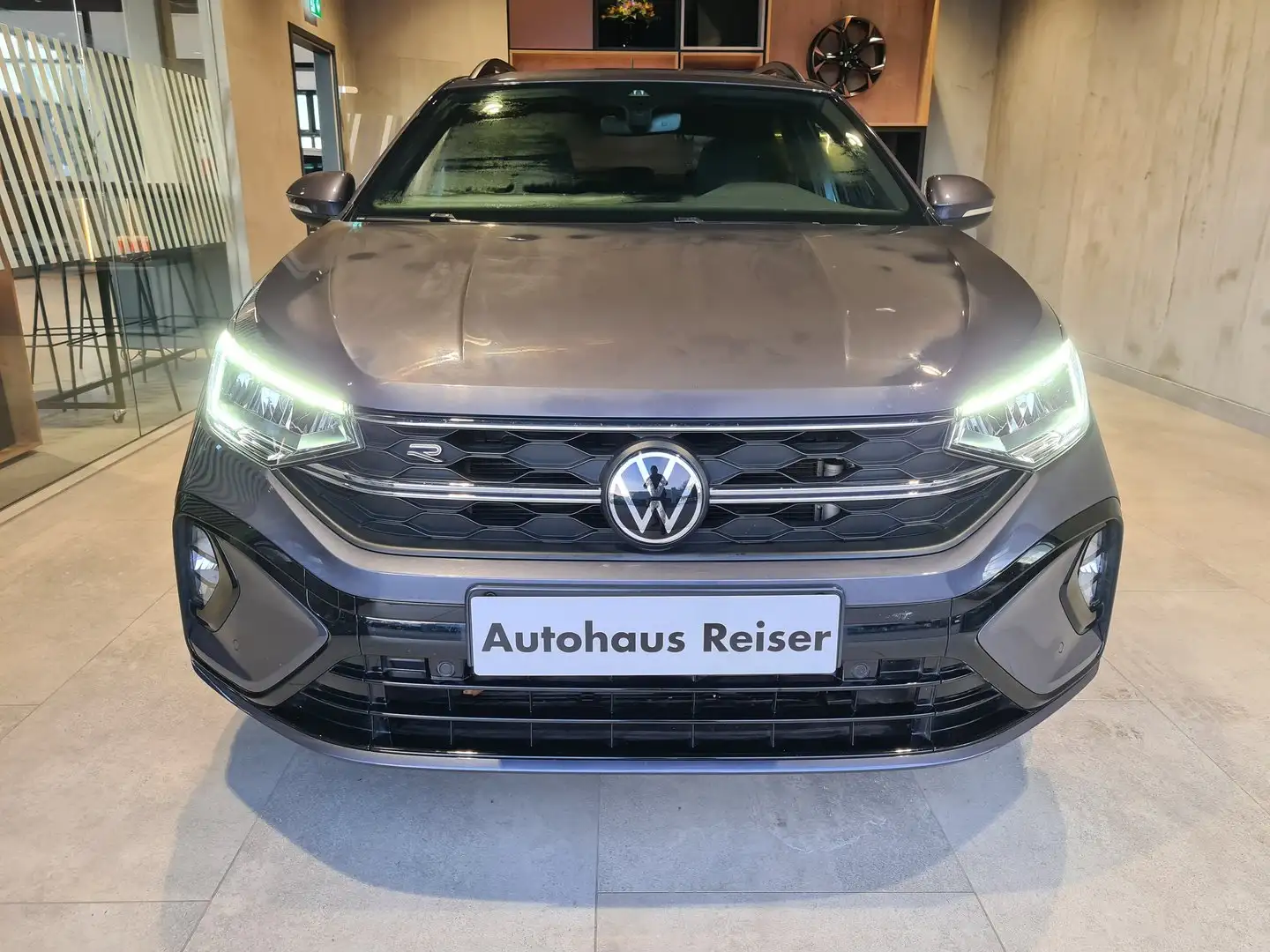 Volkswagen Taigo R-Line TSI DSG Grau - 2