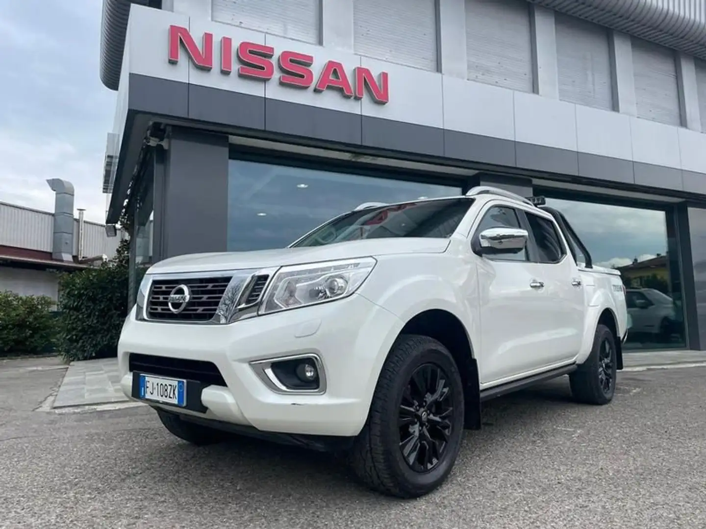 Nissan Navara 2.3 dCi 190 CV 7AT 4WD DC Trek-1° PREZZO FINITO Bianco - 2
