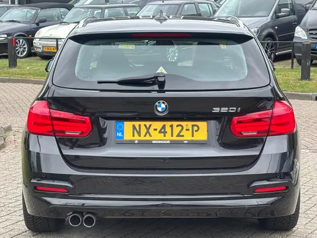 BMW 3 Series view 6
