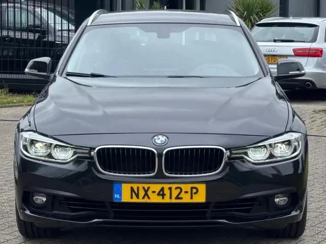 BMW 3 Series view 2