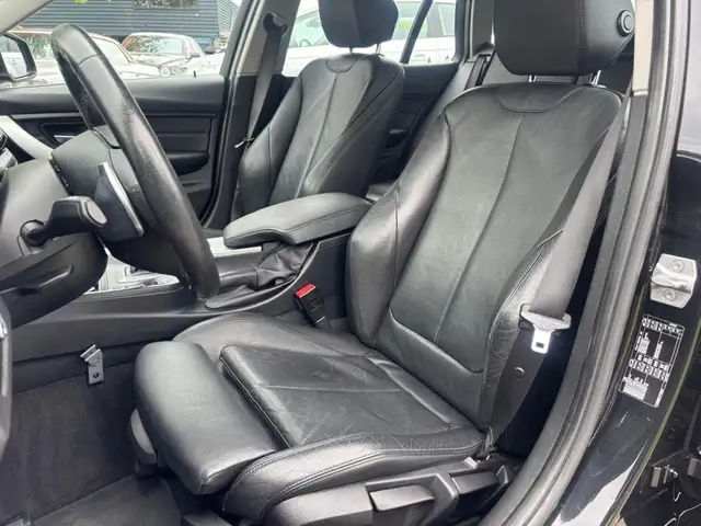 BMW 3 Series view 12