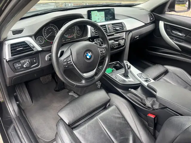 BMW 3 Series view 11