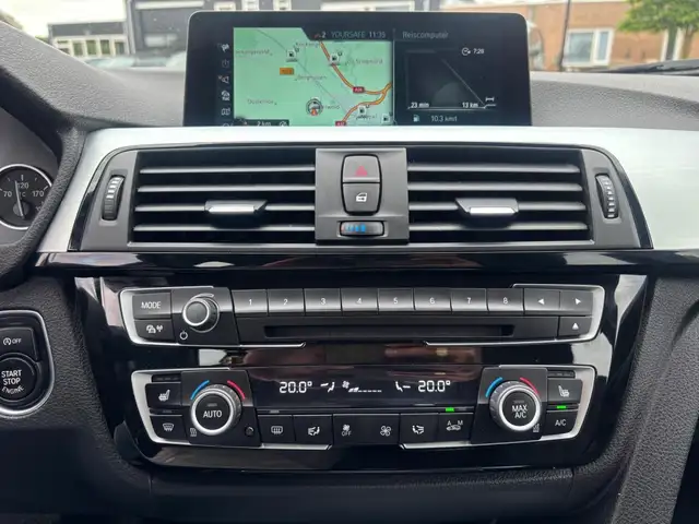 BMW 3 Series view 14