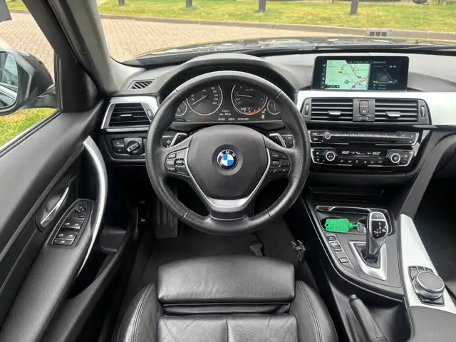 BMW 3 Series view 9