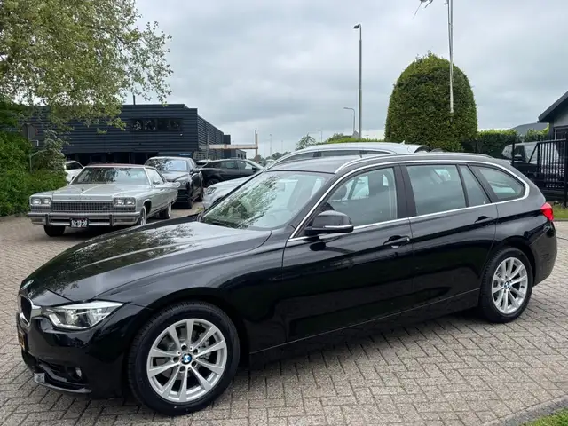 BMW 3 Series view 8