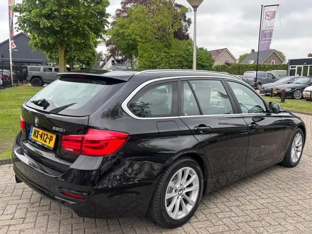 BMW 3 Series view 5