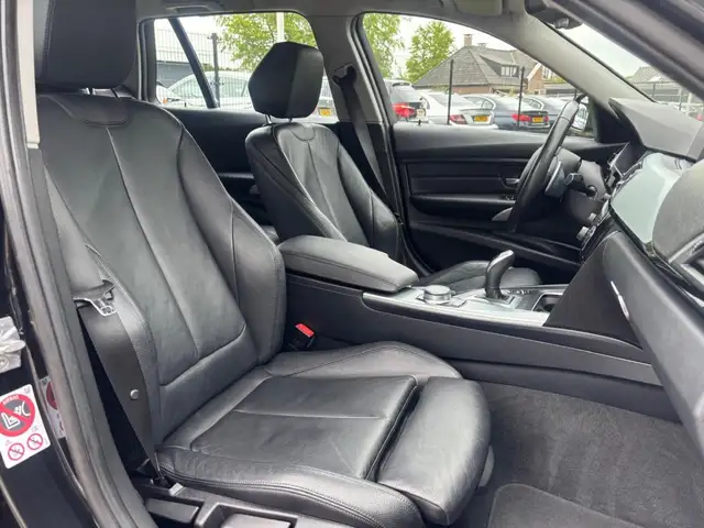 BMW 3 Series view 13