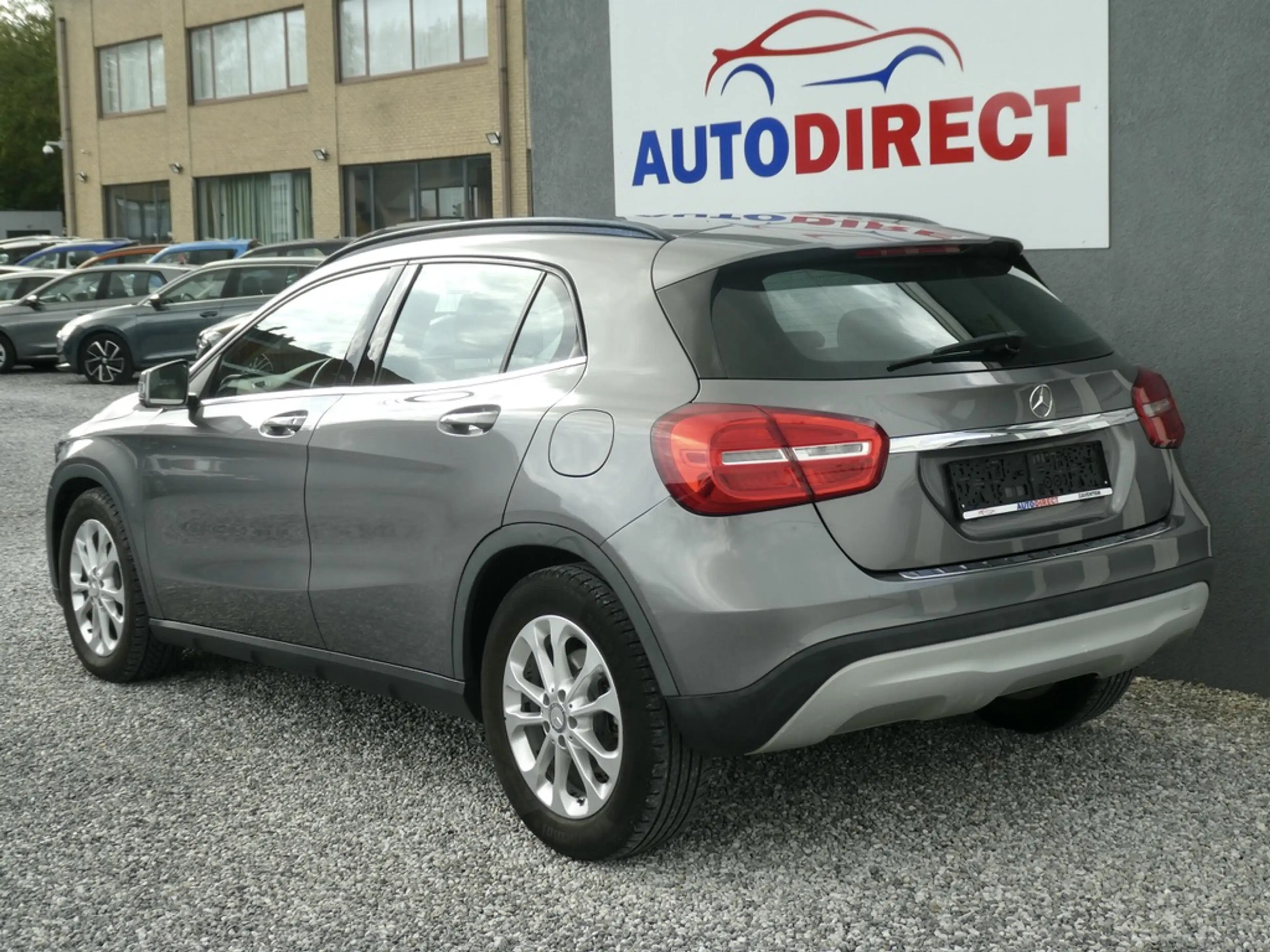 Mercedes-Benz GLA 180 AUTOMAAT Cuir, Navi, Led, Camera, Airco, PDC — photo 3