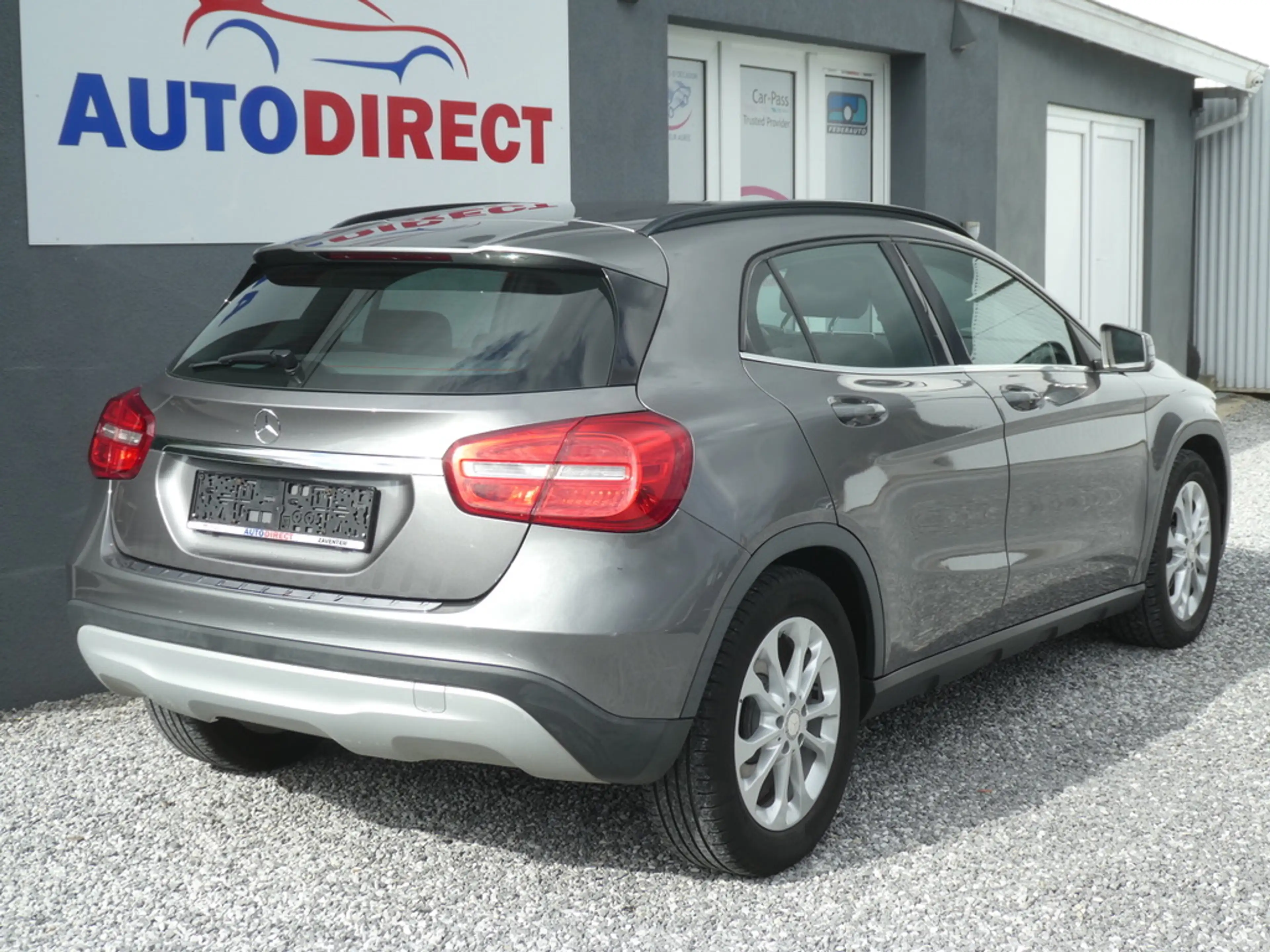 Mercedes-Benz GLA 180 AUTOMAAT Cuir, Navi, Led, Camera, Airco, PDC — photo 4