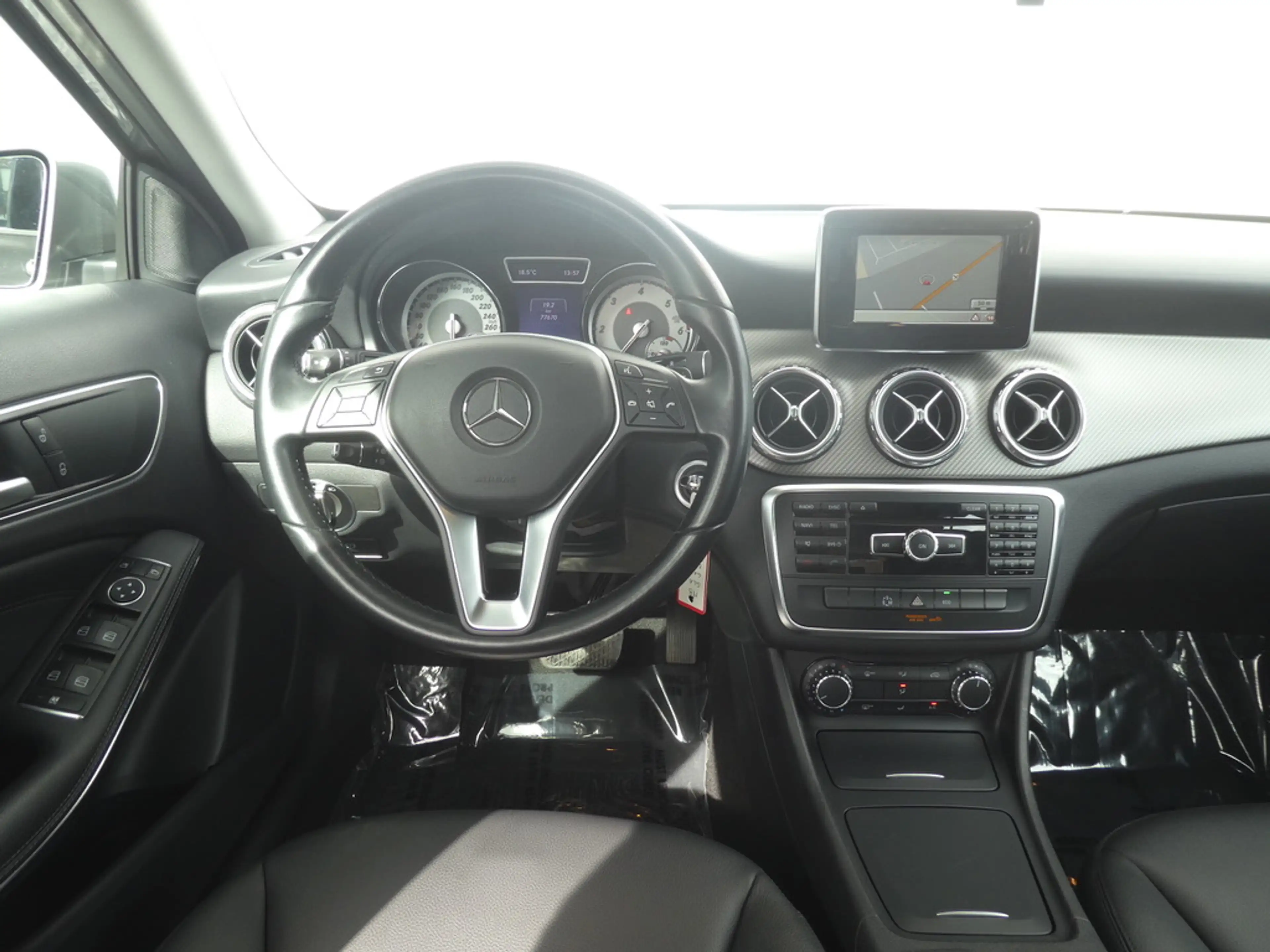 Mercedes-Benz GLA 180 AUTOMAAT Cuir, Navi, Led, Camera, Airco, PDC — photo 7