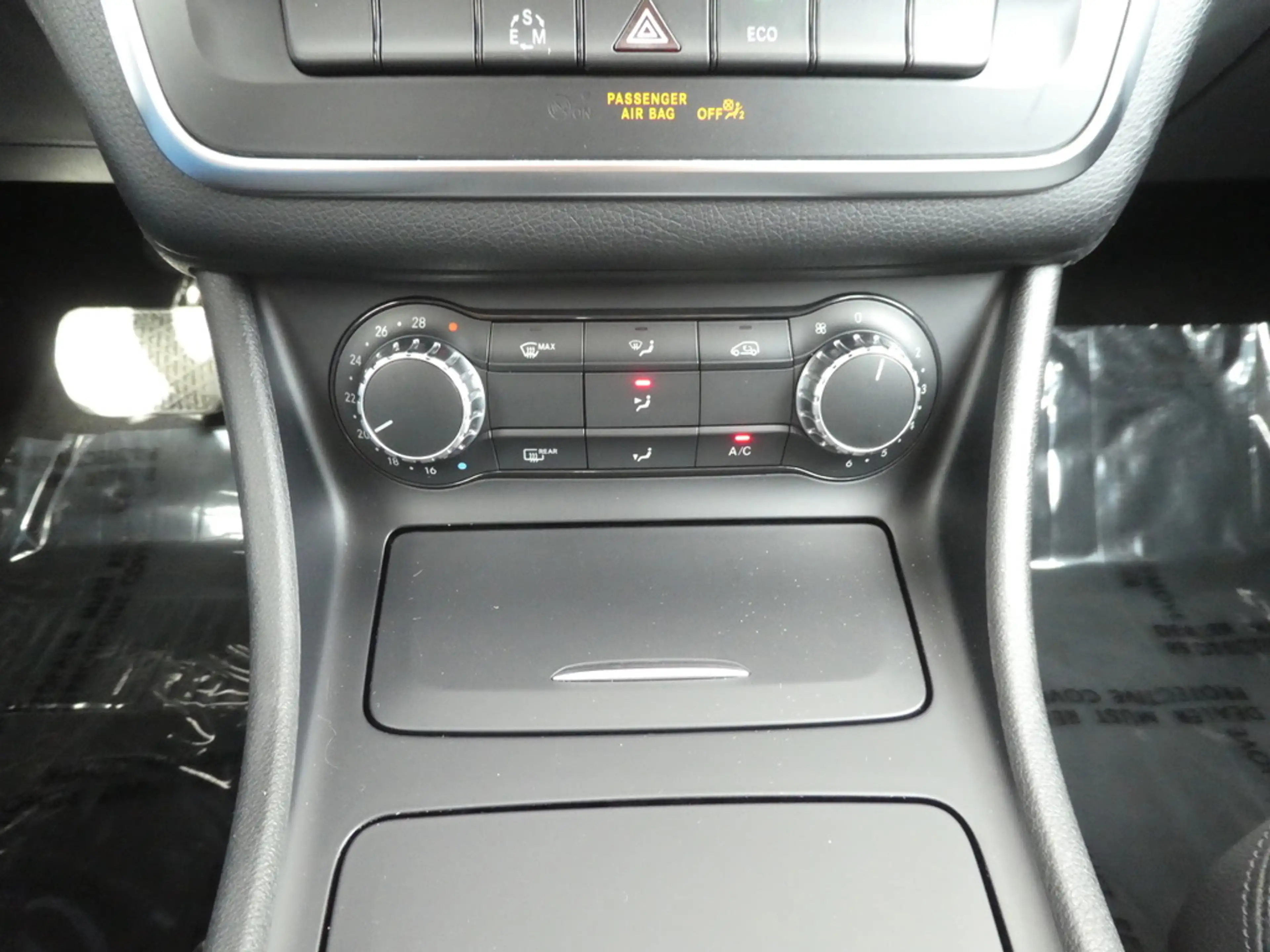 Mercedes-Benz GLA 180 AUTOMAAT Cuir, Navi, Led, Camera, Airco, PDC — photo 11