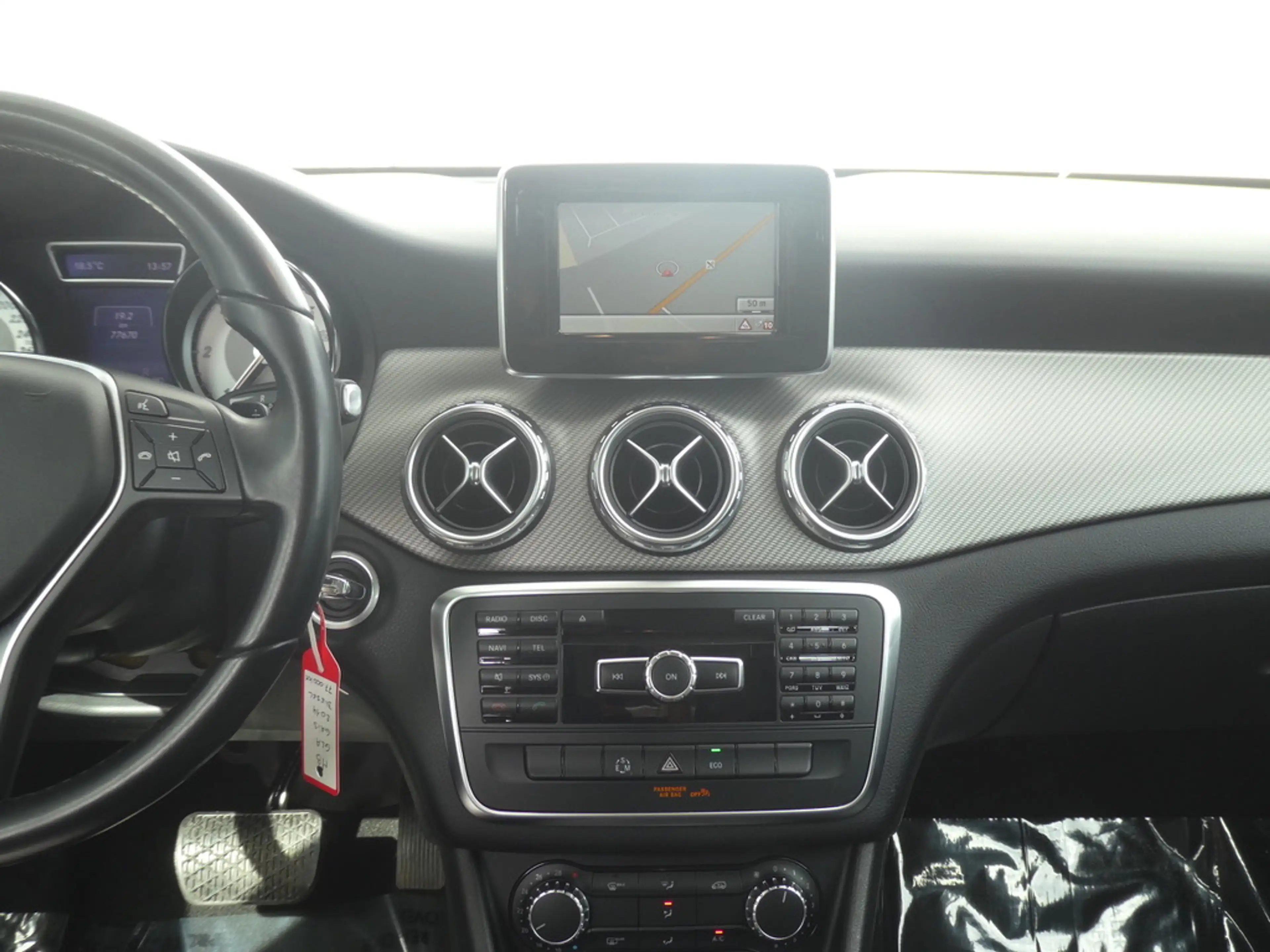 Mercedes-Benz GLA 180 AUTOMAAT Cuir, Navi, Led, Camera, Airco, PDC — photo 14