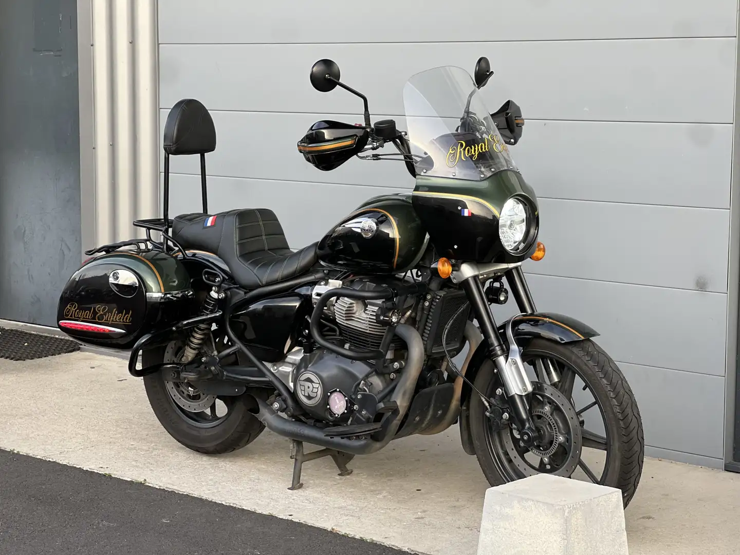 Royal Enfield Super Meteor 650 Vert - 2