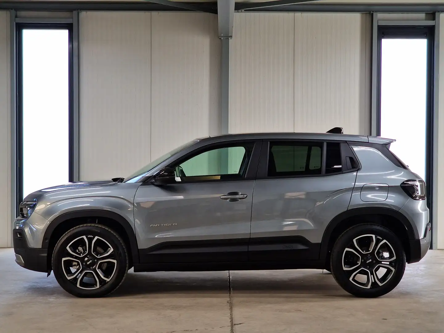 Jeep Avenger 1.2 e-Hybrid Summit | Leder | Pano | JBL | Massage Grijs - 2