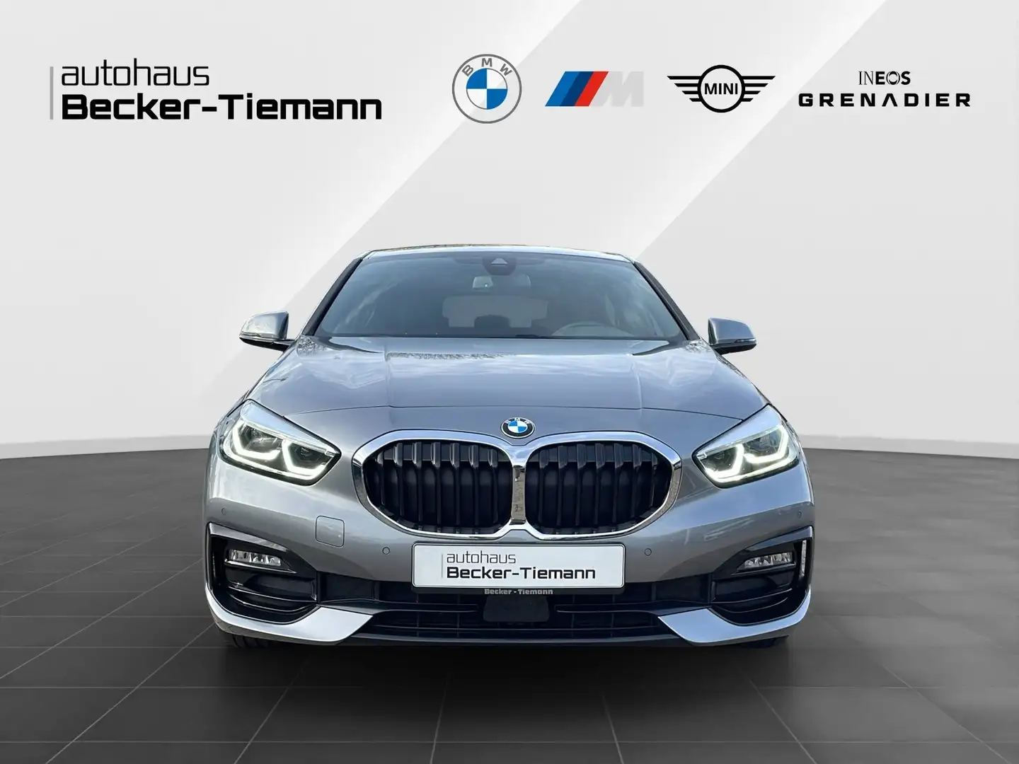 BMW 118 i Sport Line/ LC Prof./ LED/ DAB/ SHZ Grijs - 2