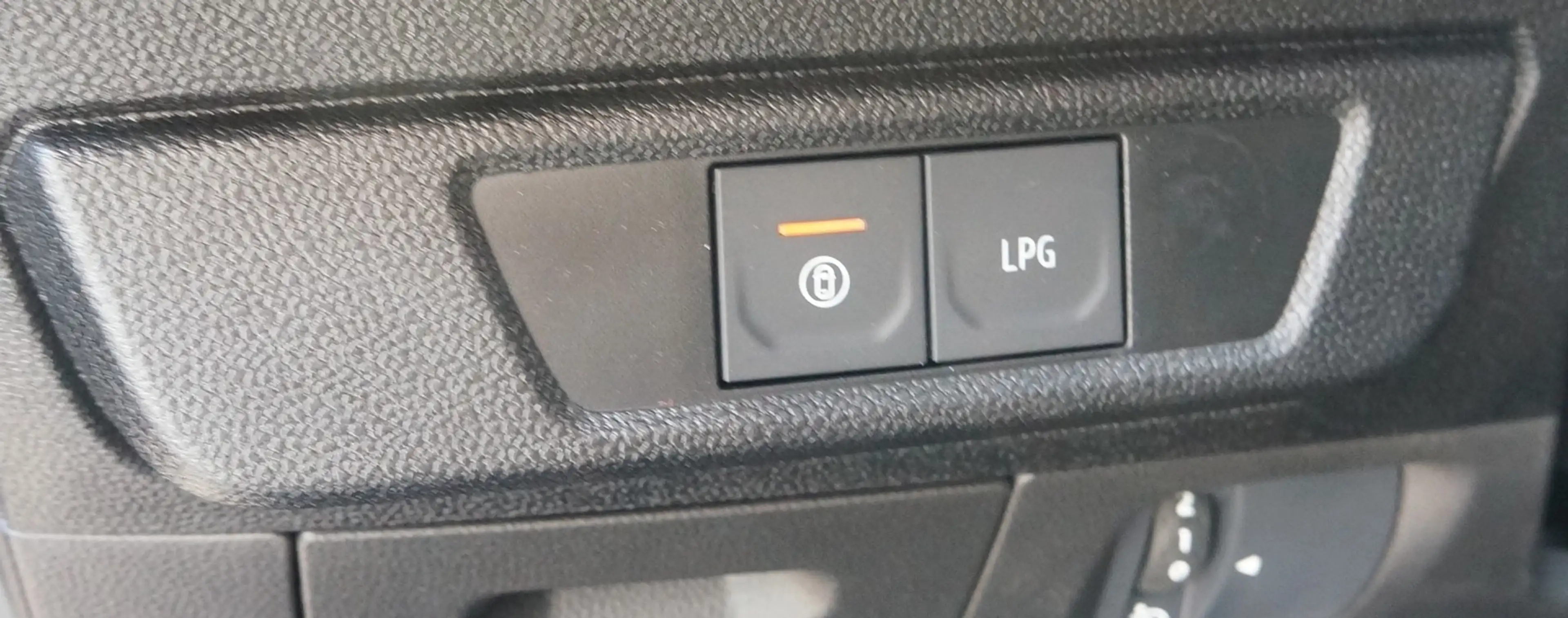 Dacia Sandero Stepway 3 AUTOMATIK G-120 Extreme+; Driving Paket — photo 14