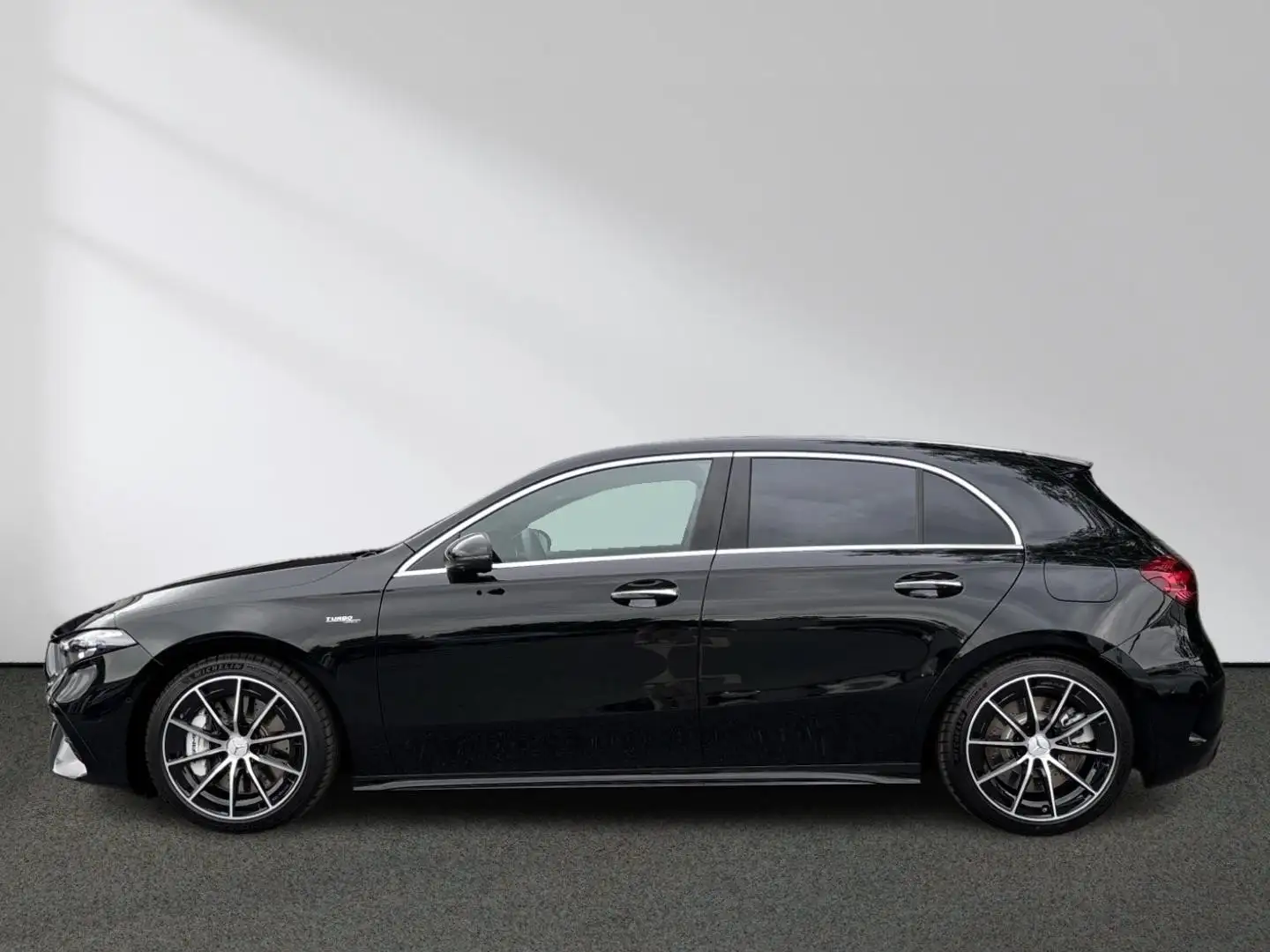 Mercedes-Benz A 35 AMG 4M Panorama Head-Up AHK Multibeam 360° Schwarz - 2
