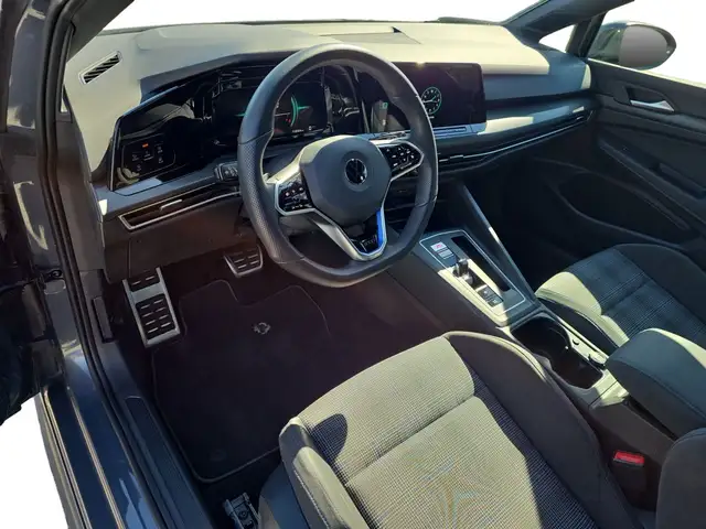 Volkswagen Golf view 4
