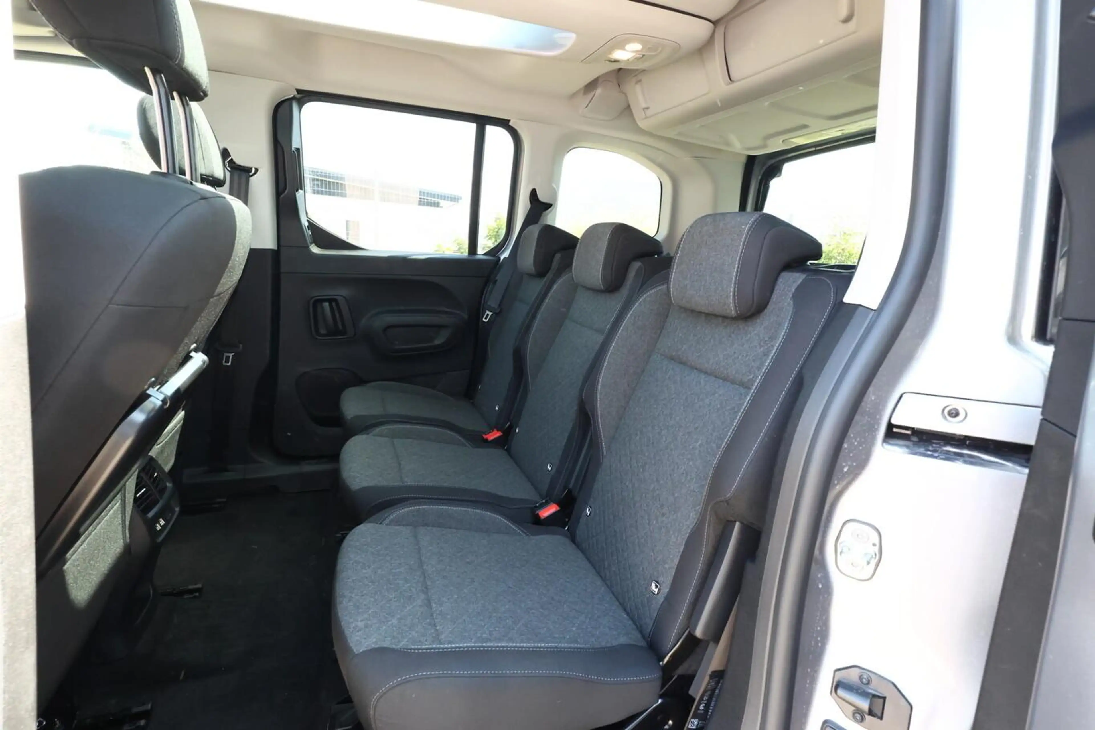 Opel Combo GS AT8 Pano Klimaaut LHZ IntelliLux Kam 96 kW (... — photo 10