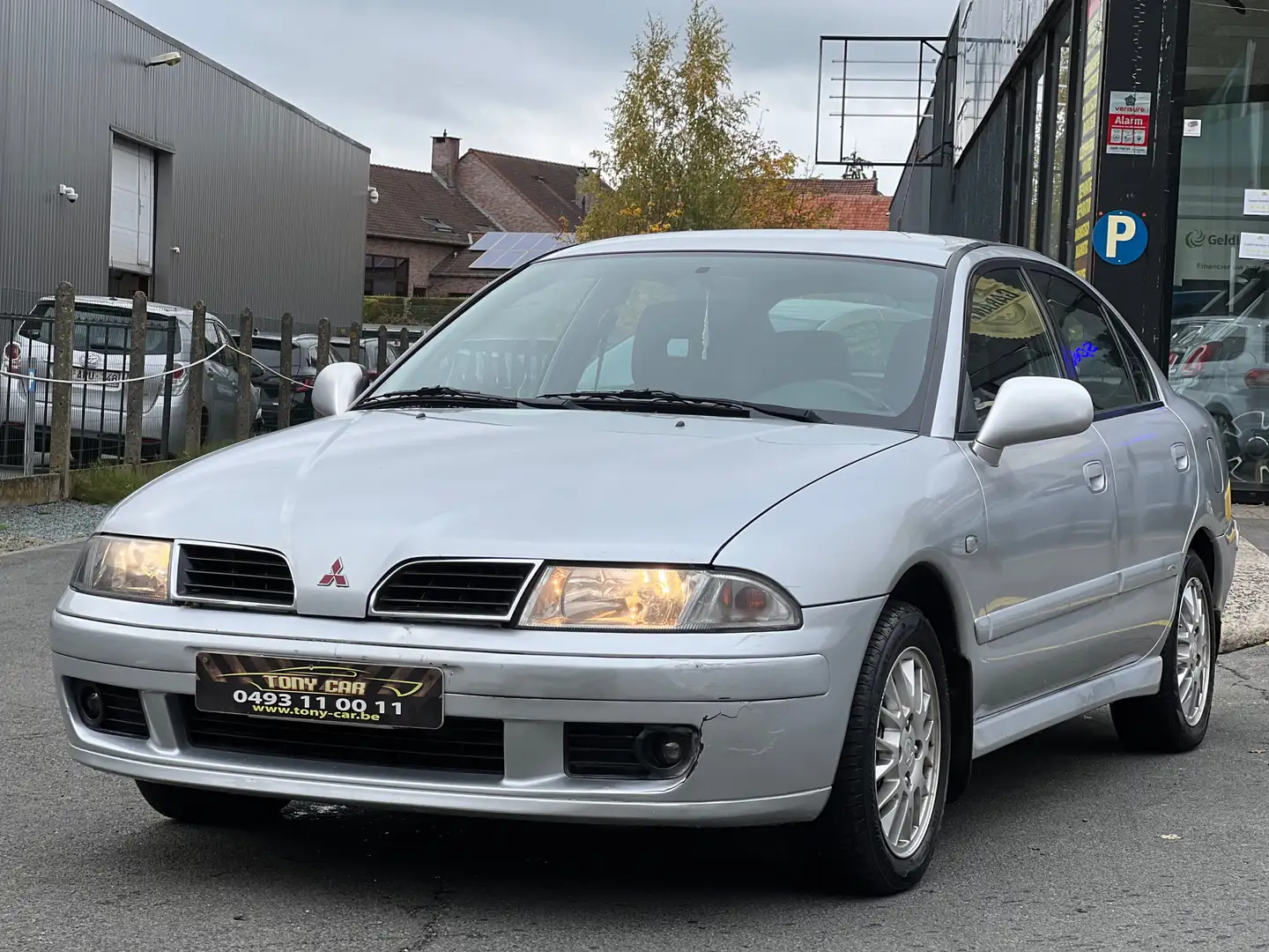 Mitsubishi Carisma 1.6i 16v Classic Grijs - 2