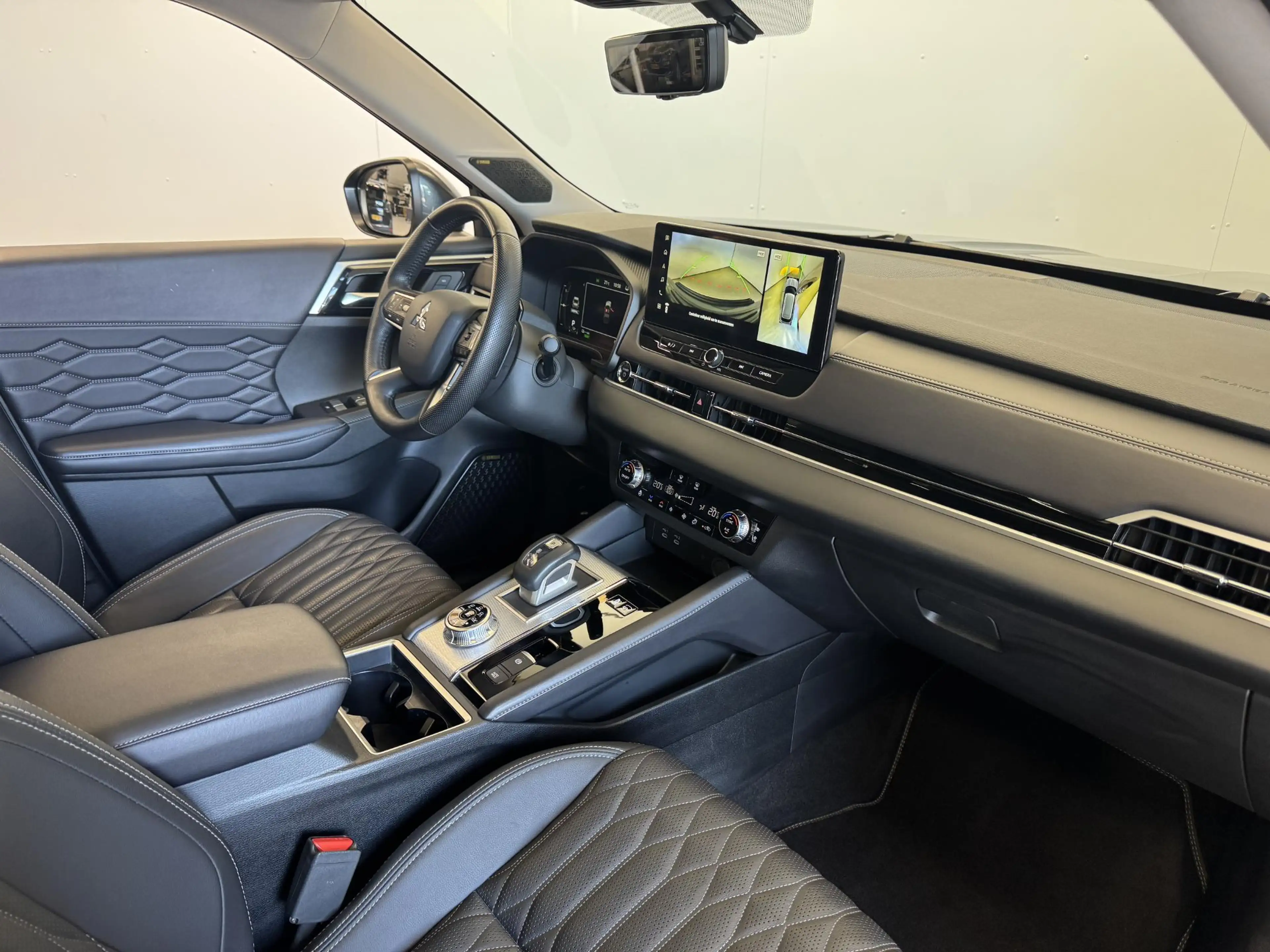 Mitsubishi Outlander 2.4 PHEV Instyle | Stoelkoeling | Trekhaak | Panor — photo 13