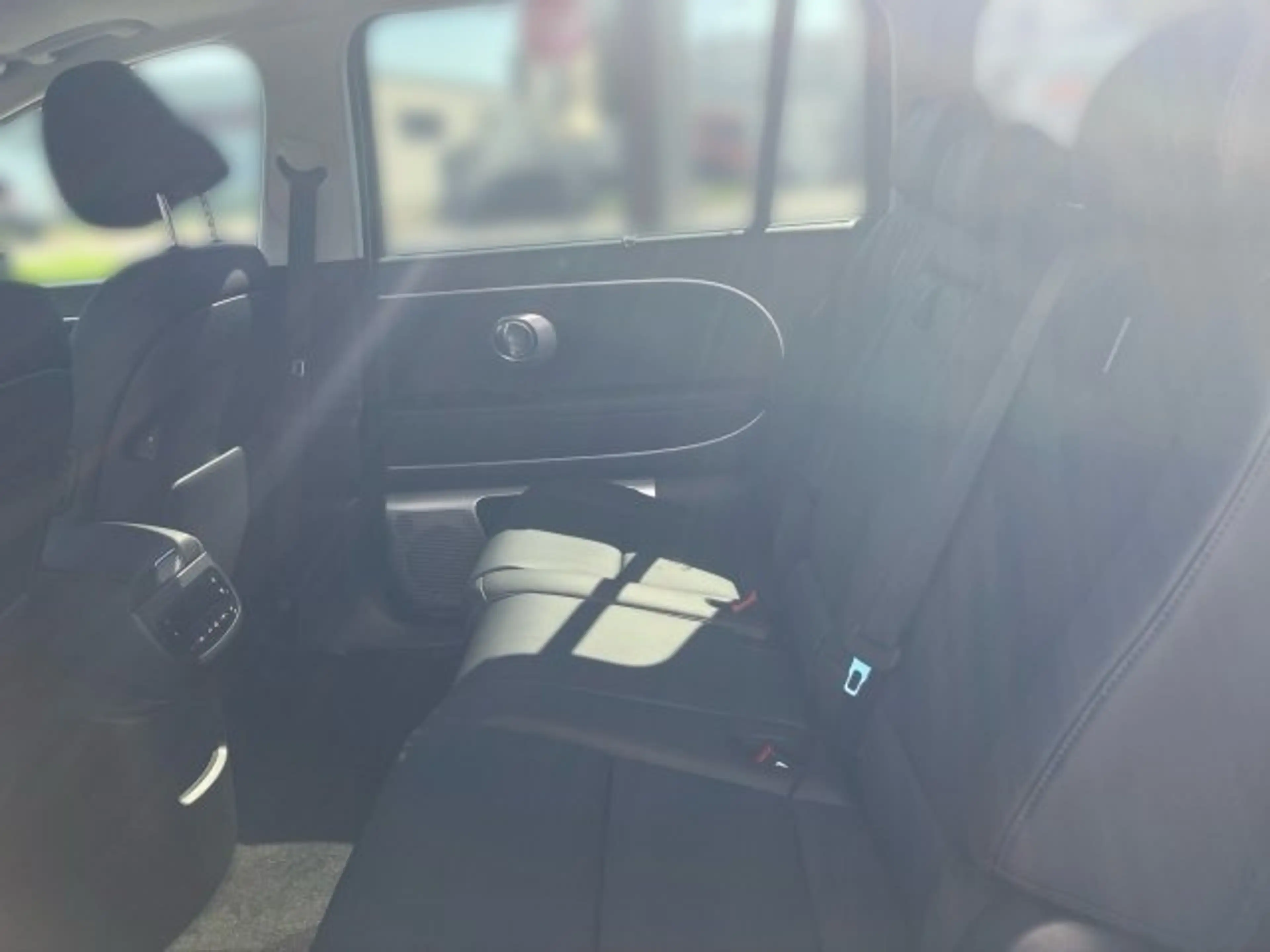 Hyundai IONIQ 9 Calligraphy 110 kWh 4WD — photo 9