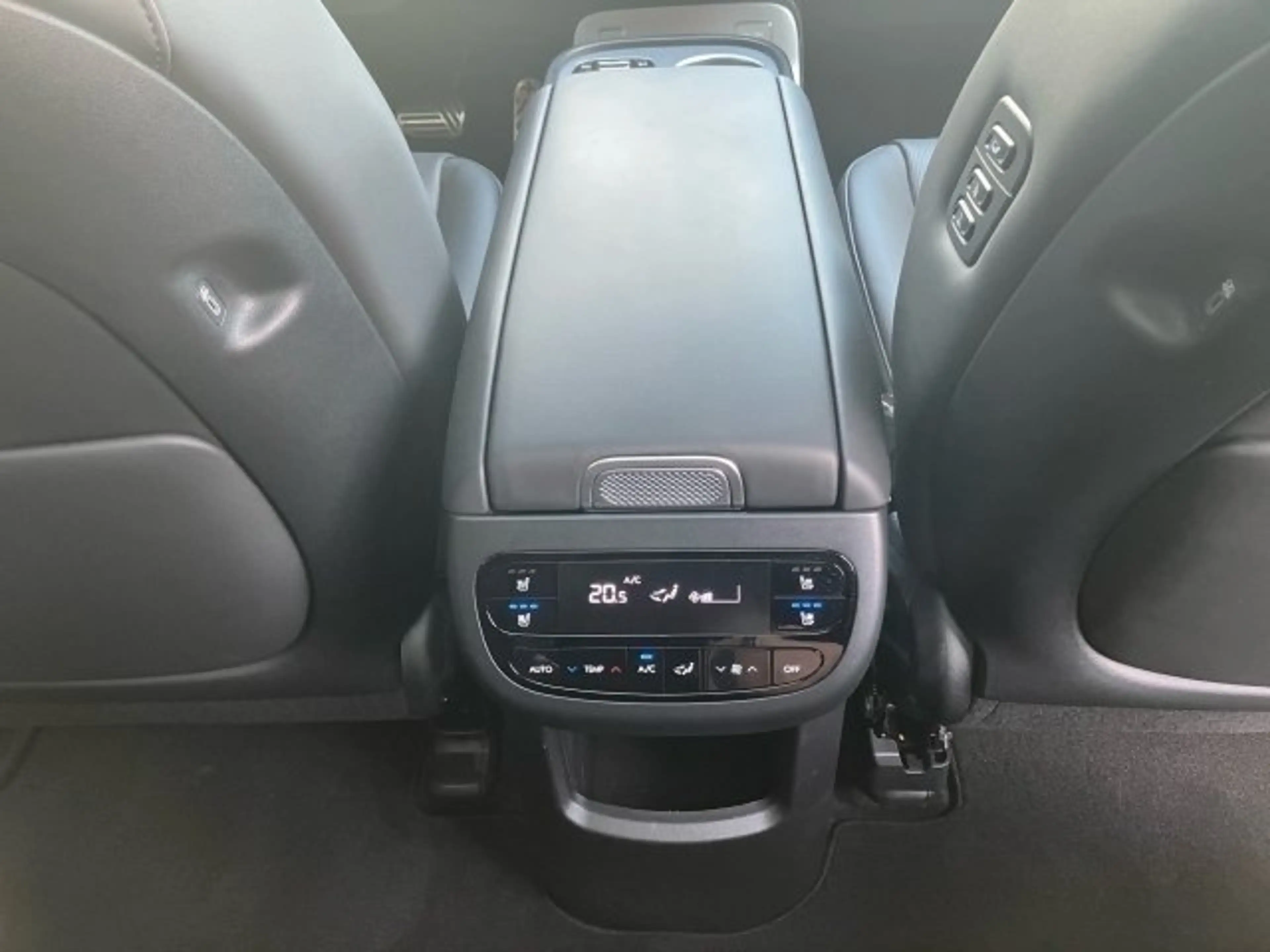 Hyundai IONIQ 9 Calligraphy 110 kWh 4WD — photo 15