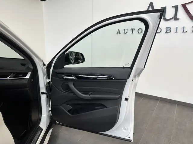 BMW X1 view 8