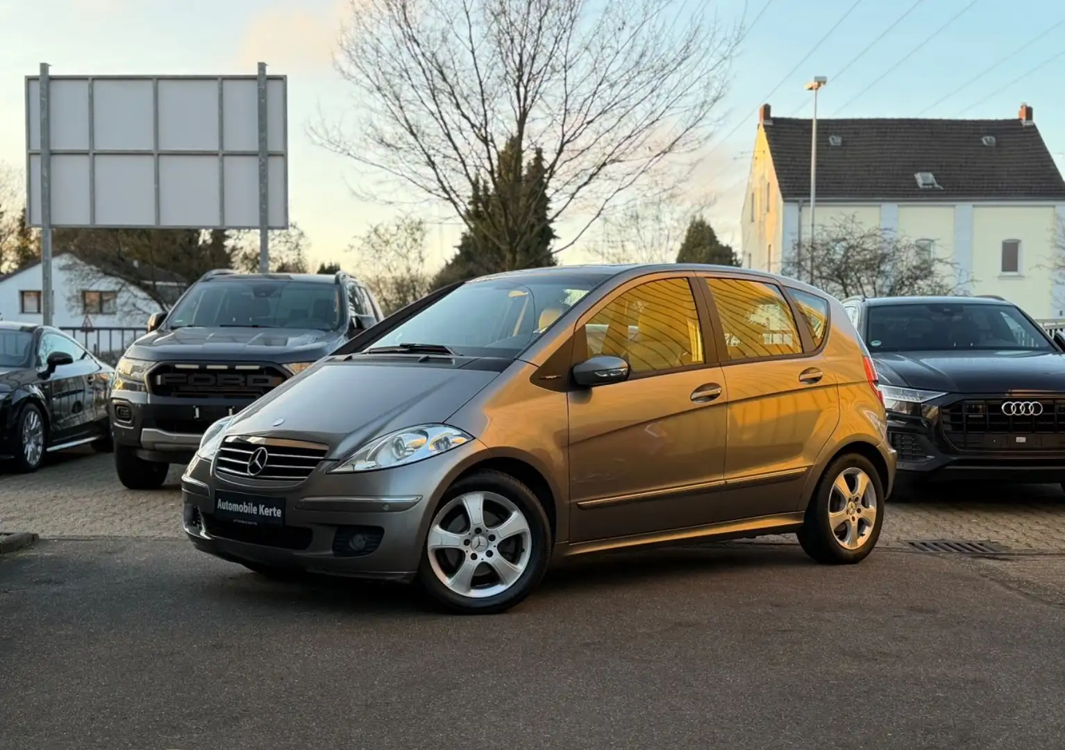 Mercedes-Benz A 200 Avantgarde Pano SHZ Klima PDC Grau - 1