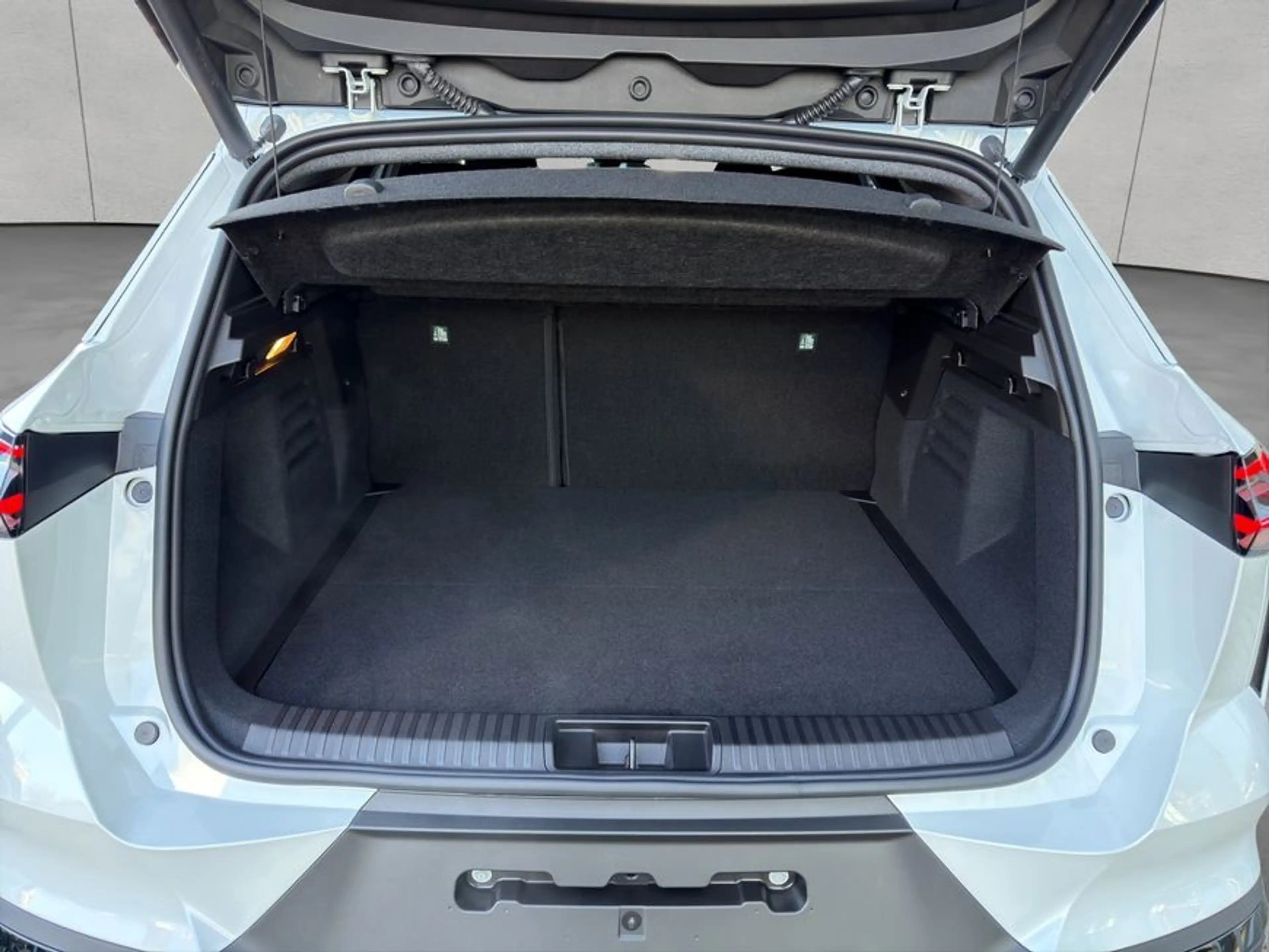 Mitsubishi Grandis 1.8 Hybrid INTRO EDITION — photo 5