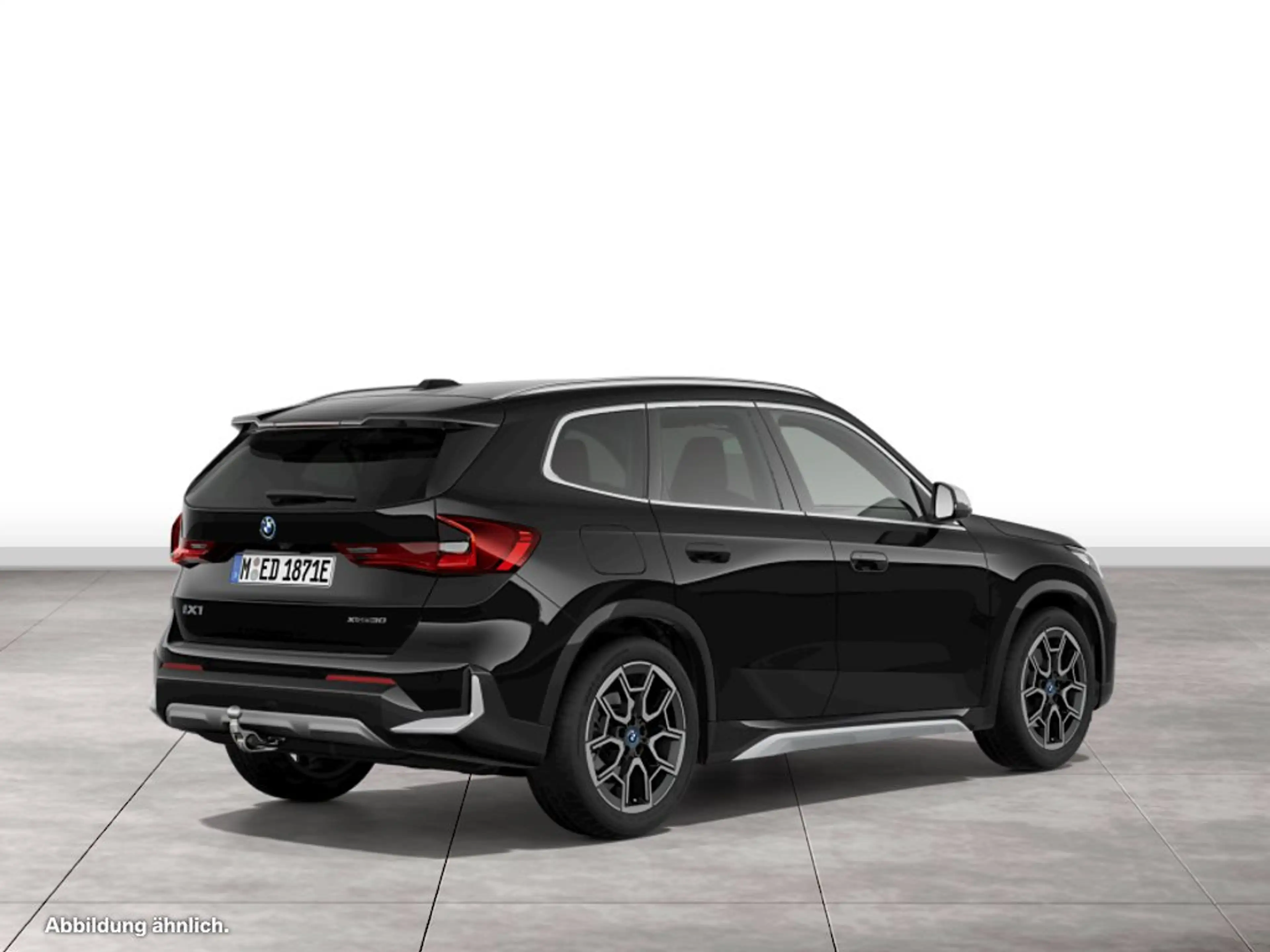 BMW iX1 xDrive30 xLine — photo 3