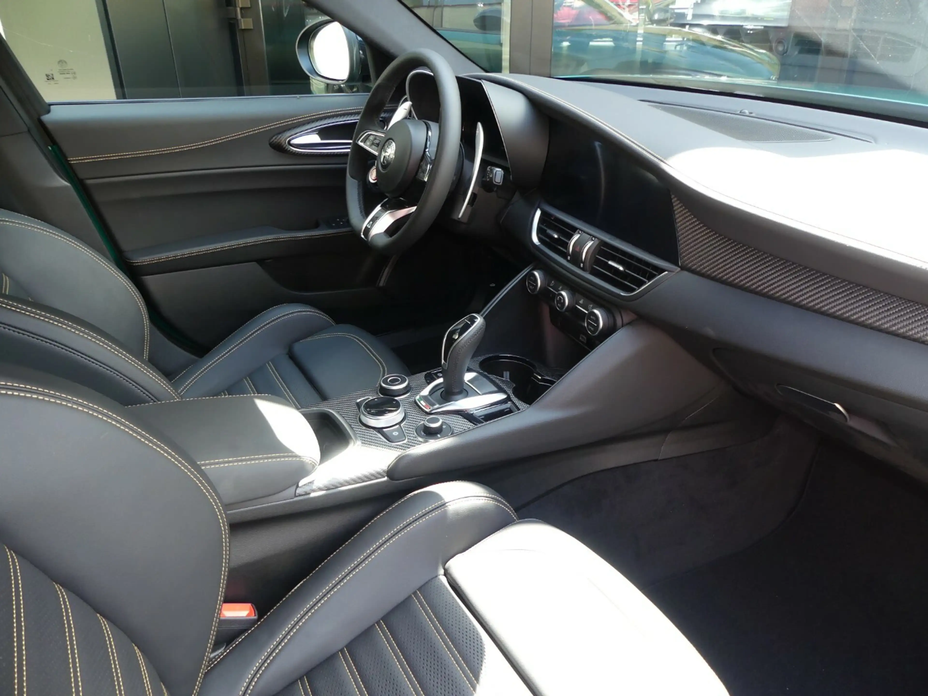 Alfa Romeo Giulia Quadrifoglio Oro 2.9 V6 Bi-Turbo AT8 — photo 4