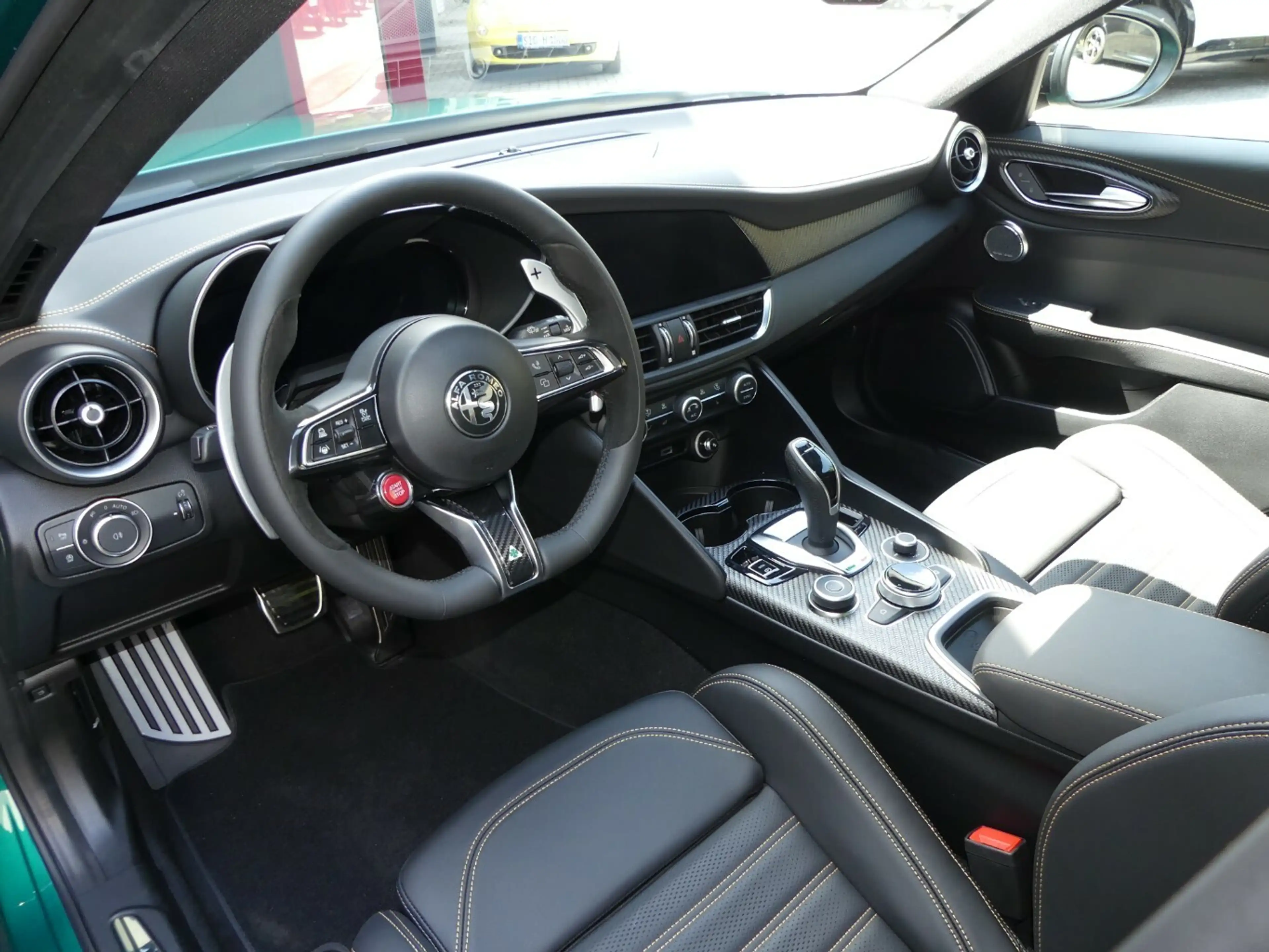 Alfa Romeo Giulia Quadrifoglio Oro 2.9 V6 Bi-Turbo AT8 — photo 8