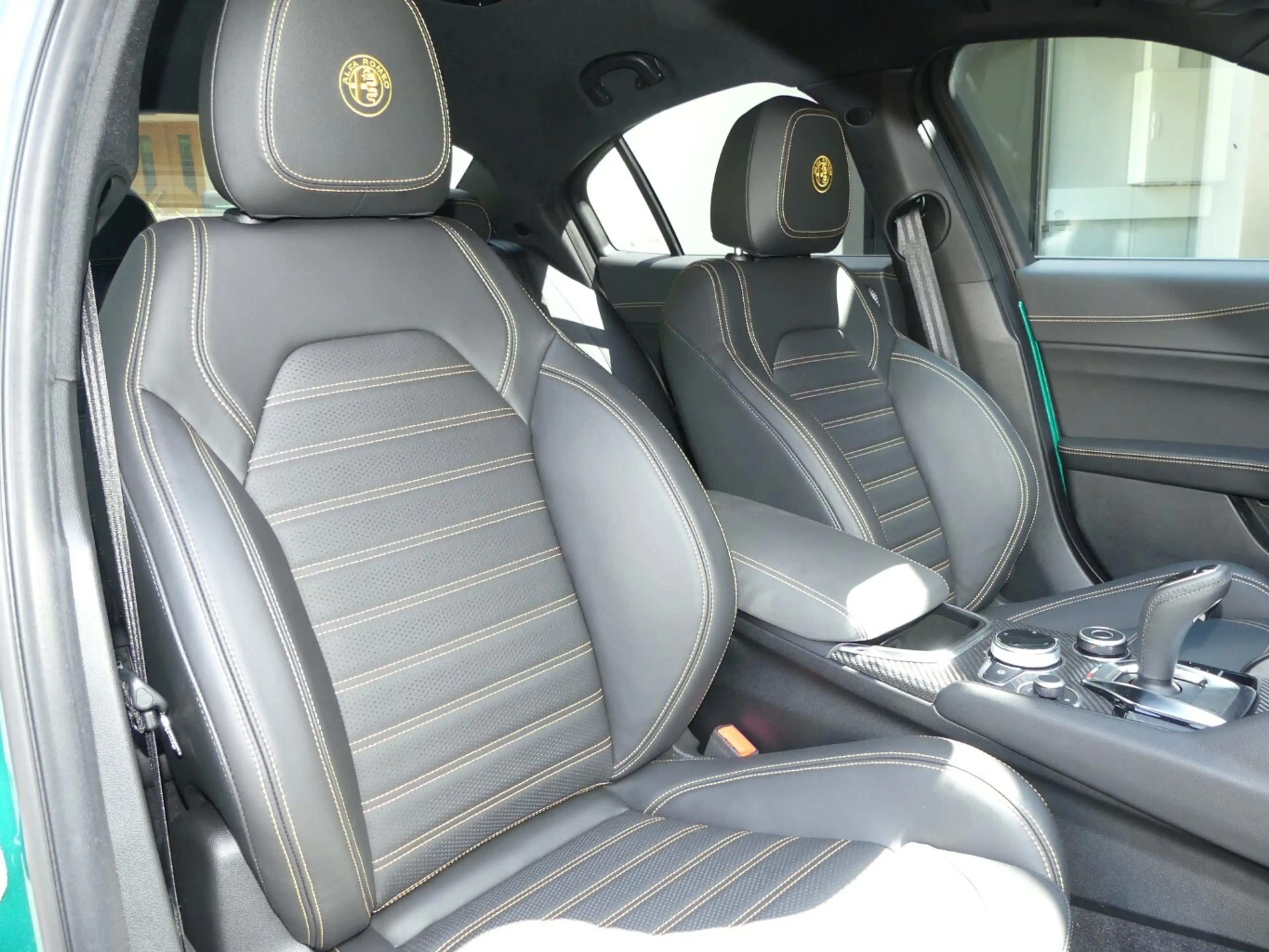 Alfa Romeo Giulia Quadrifoglio Oro 2.9 V6 Bi-Turbo AT8 — photo 5
