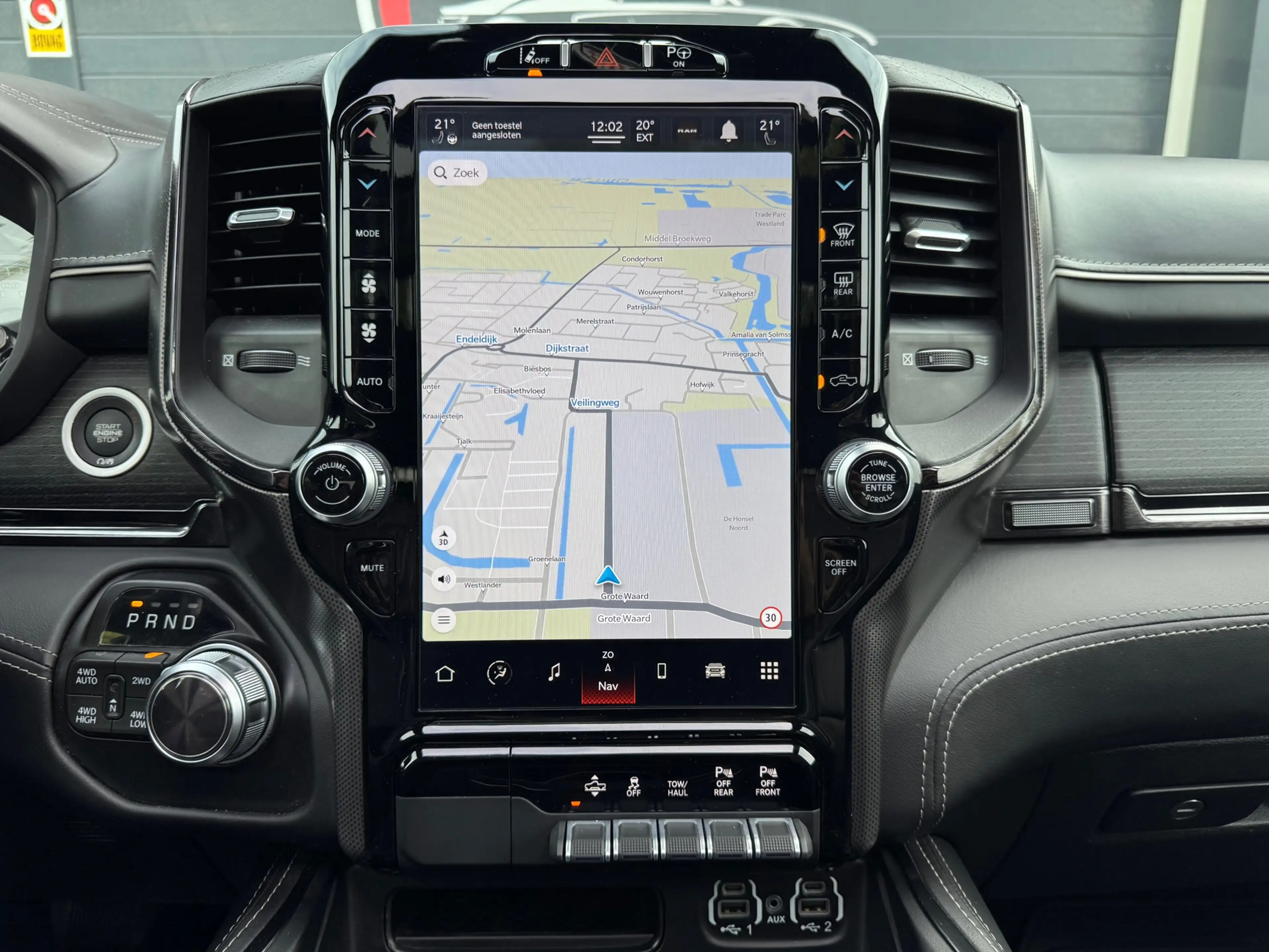 Dodge RAM 1500 5.7 V8 4x4 Crew Cab Limited Pano | H&K | HUD — photo 15