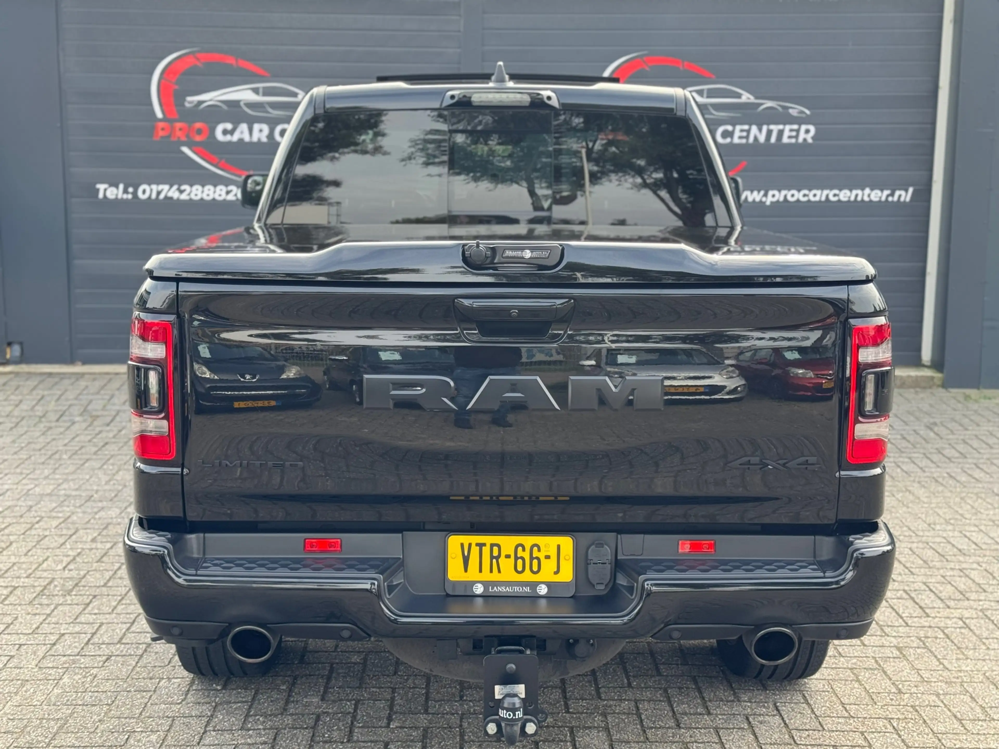 Dodge RAM 1500 5.7 V8 4x4 Crew Cab Limited Pano | H&K | HUD — photo 10