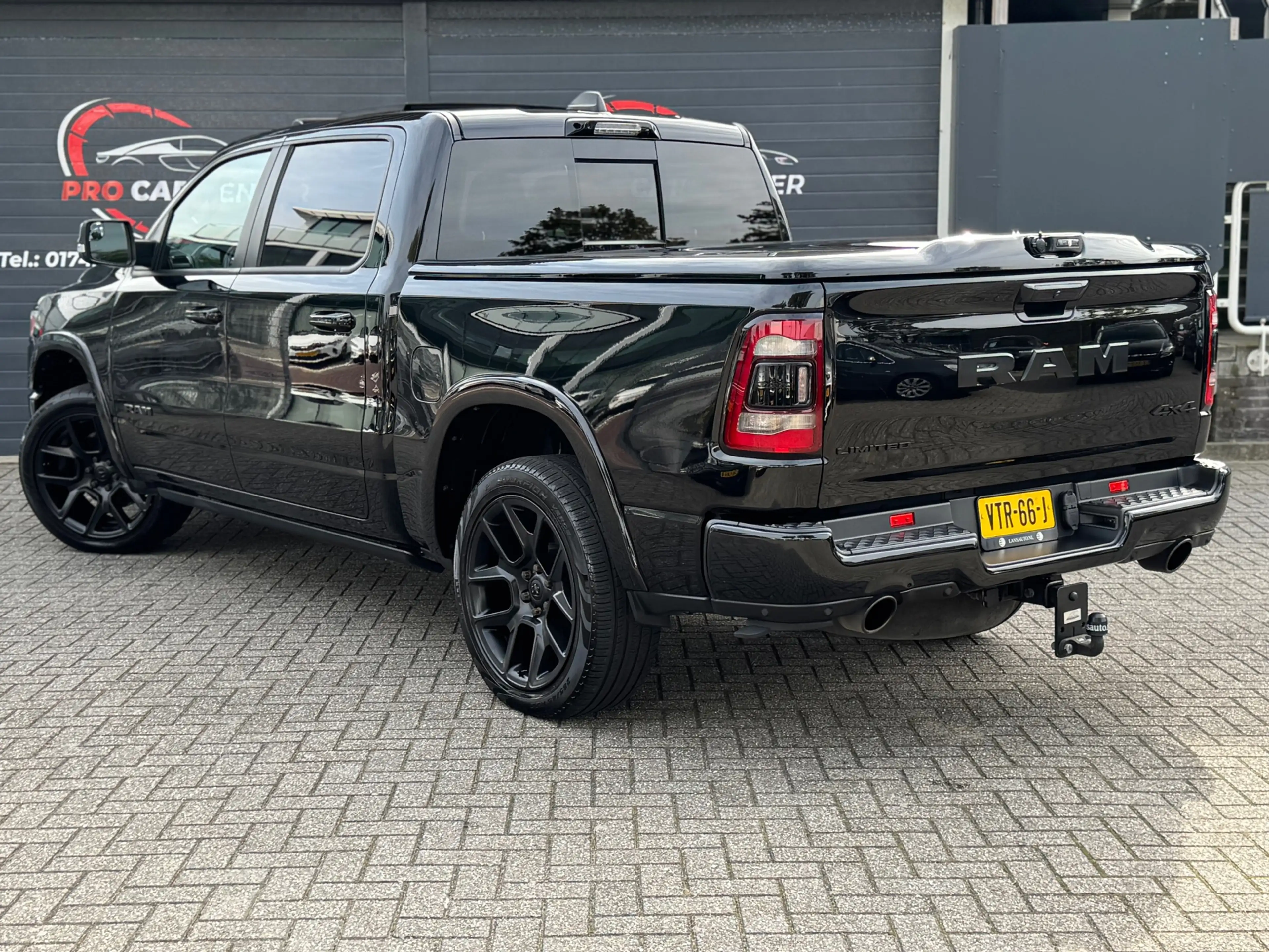 Dodge RAM 1500 5.7 V8 4x4 Crew Cab Limited Pano | H&K | HUD — photo 6