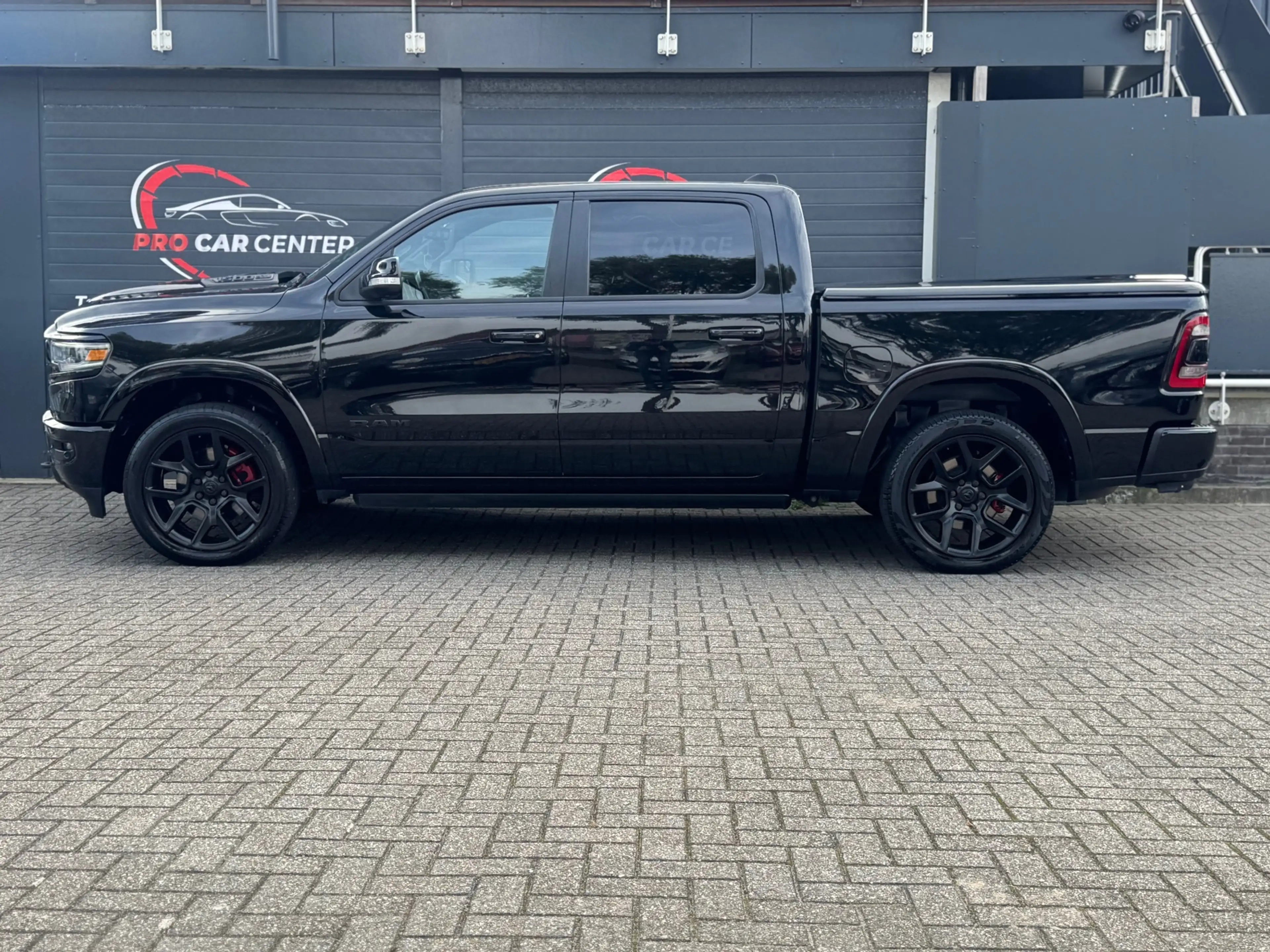 Dodge RAM 1500 5.7 V8 4x4 Crew Cab Limited Pano | H&K | HUD — photo 9