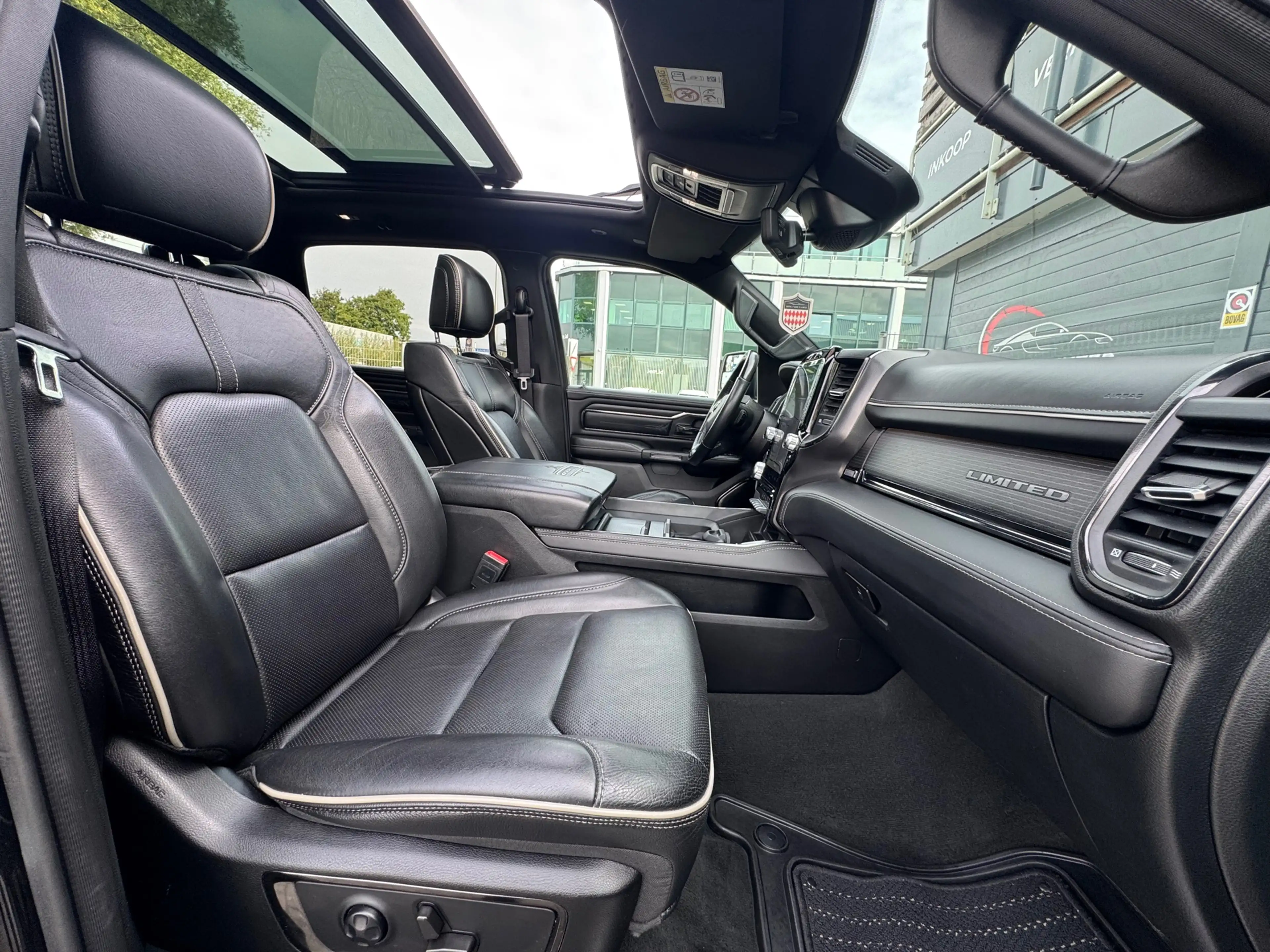 Dodge RAM 1500 5.7 V8 4x4 Crew Cab Limited Pano | H&K | HUD — photo 18
