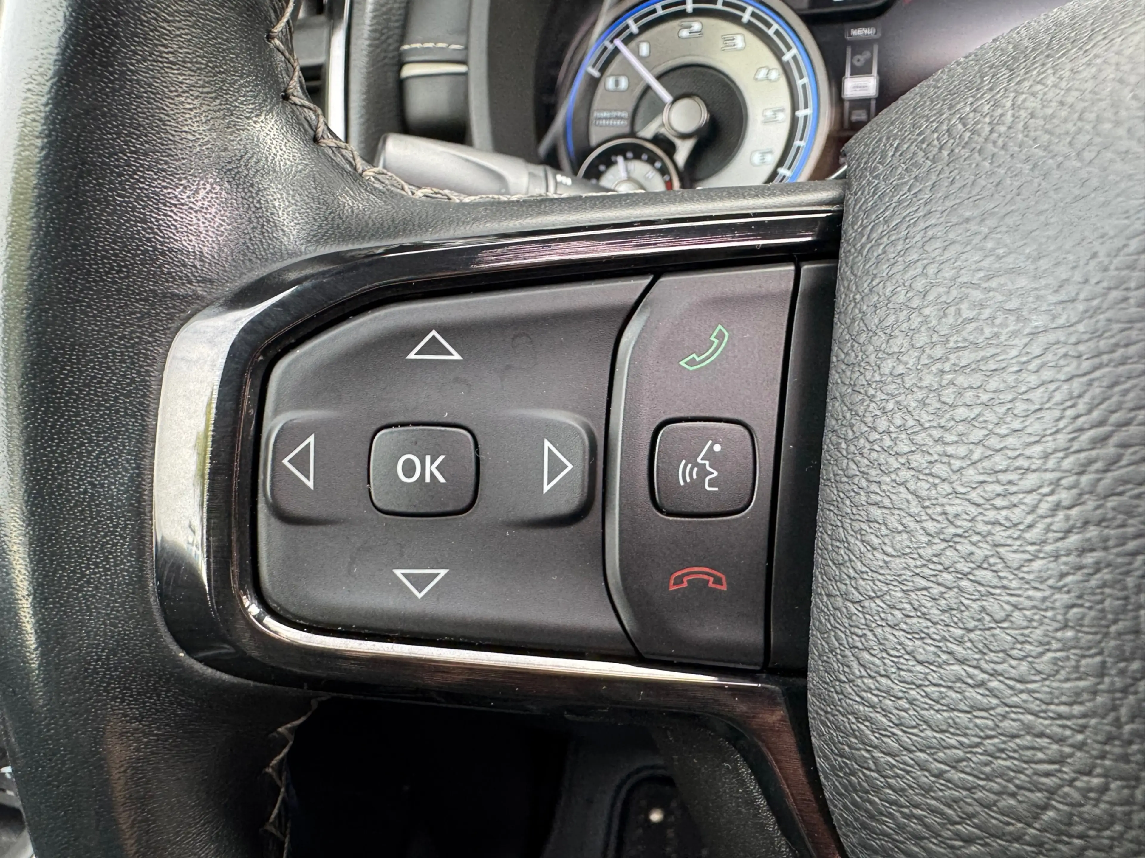 Dodge RAM 1500 5.7 V8 4x4 Crew Cab Limited Pano | H&K | HUD — photo 26