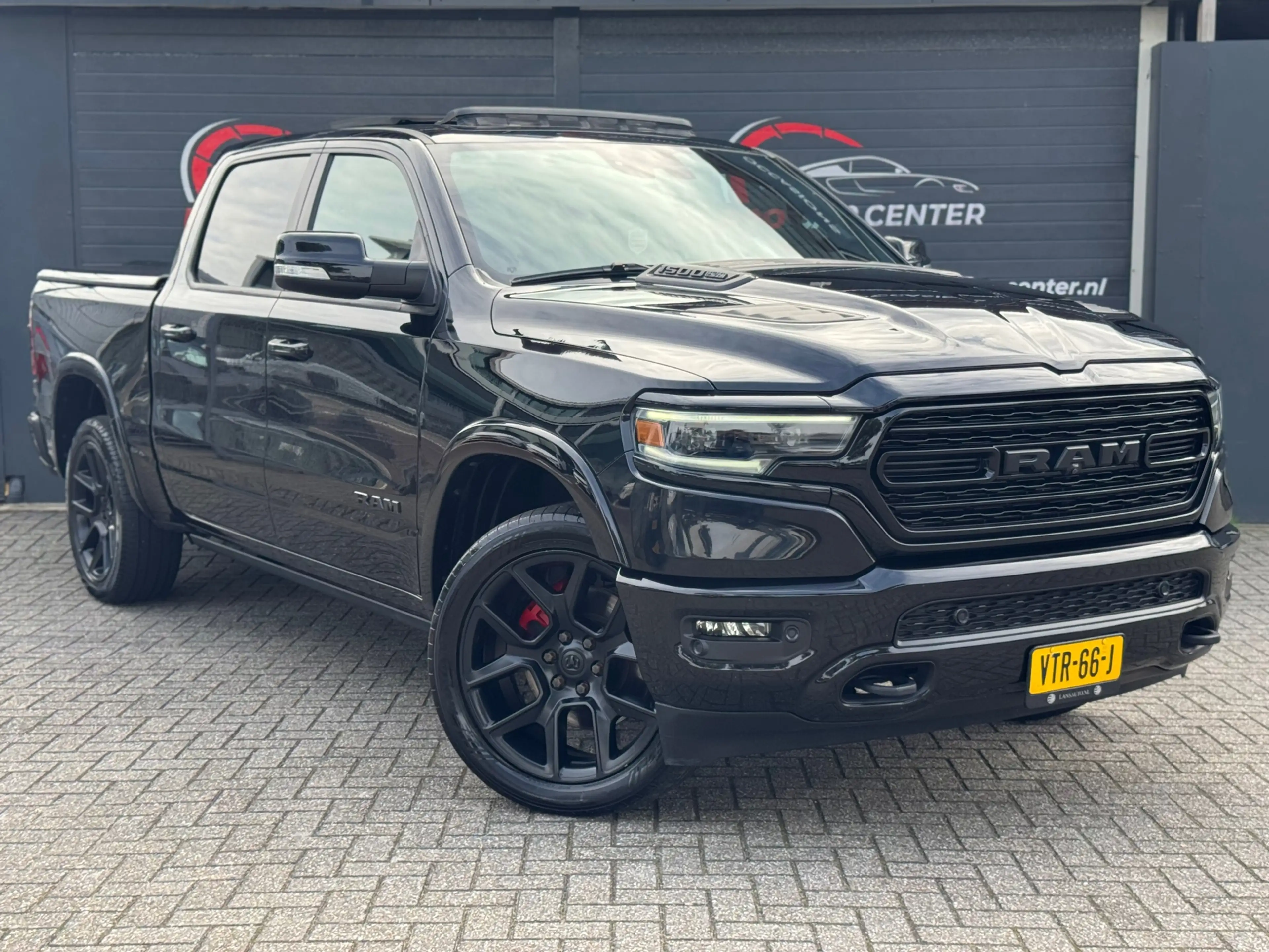 Dodge RAM 1500 5.7 V8 4x4 Crew Cab Limited Pano | H&K | HUD — photo 5