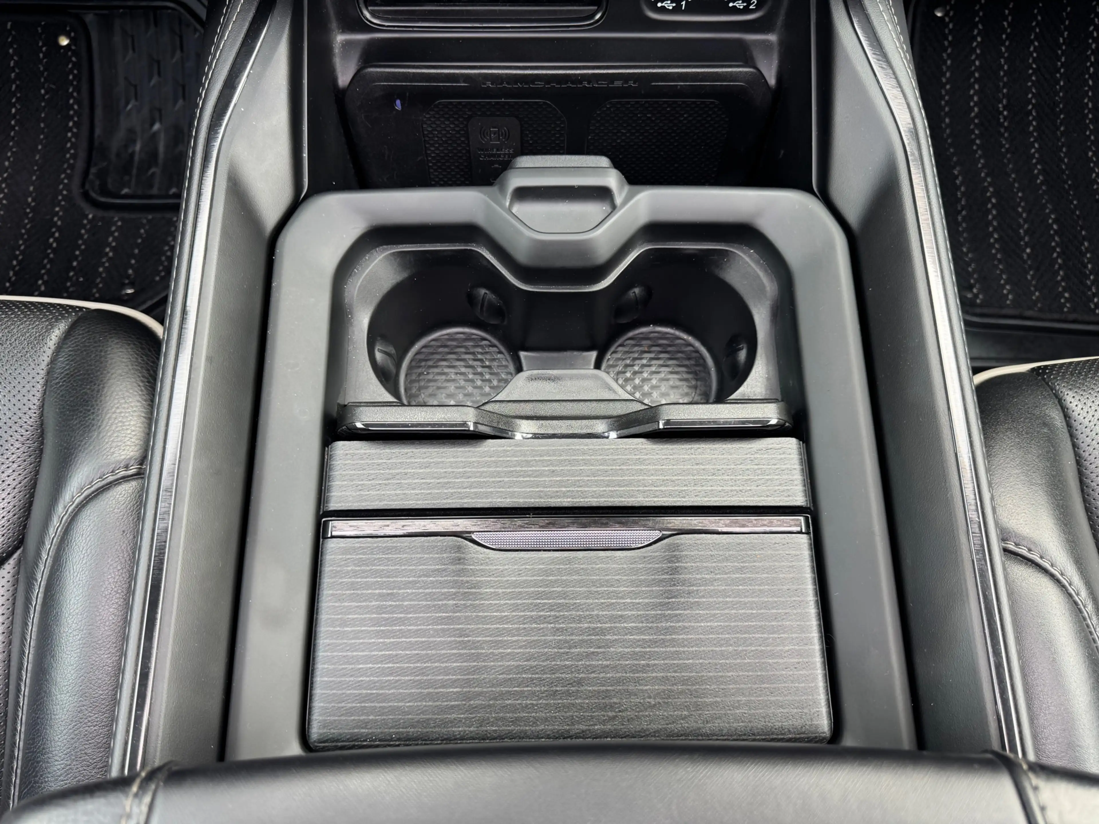 Dodge RAM 1500 5.7 V8 4x4 Crew Cab Limited Pano | H&K | HUD — photo 16